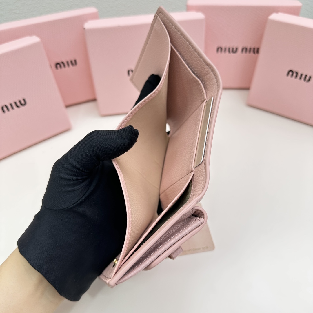 ★ Miu Miu ★ MADRAS パール 三つ折り ミニ財布