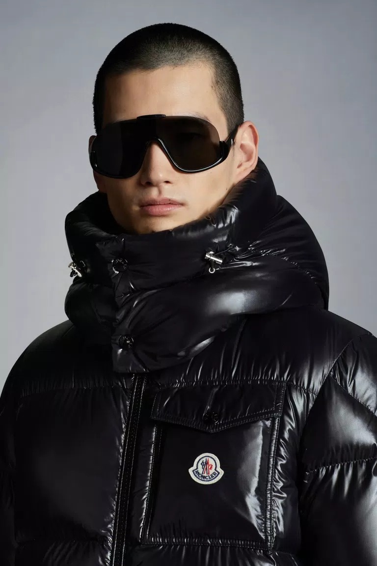 関税負担なし☆Moncler MONTBELIARD フード付ダウンジャケット ブラック  ホワイト 紺