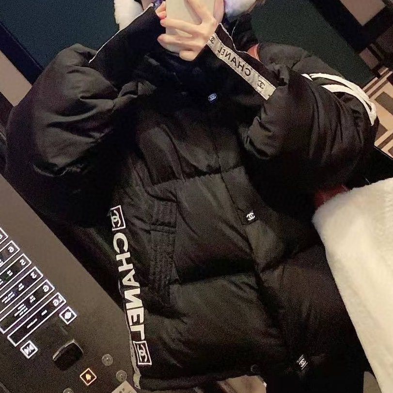 【CHANEL】新作数量限定予行販売モンクレールダウンジャケット