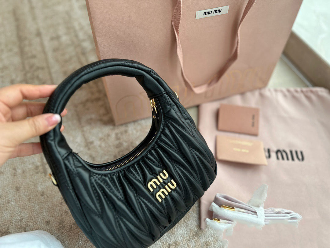 ②感謝の気持ちを込めた限定特典：バッグ