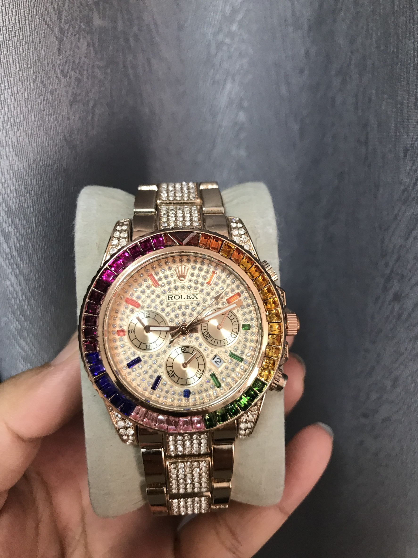 感謝の気持ちを込めた限定特典：腕時計・アクセサリー・衣類