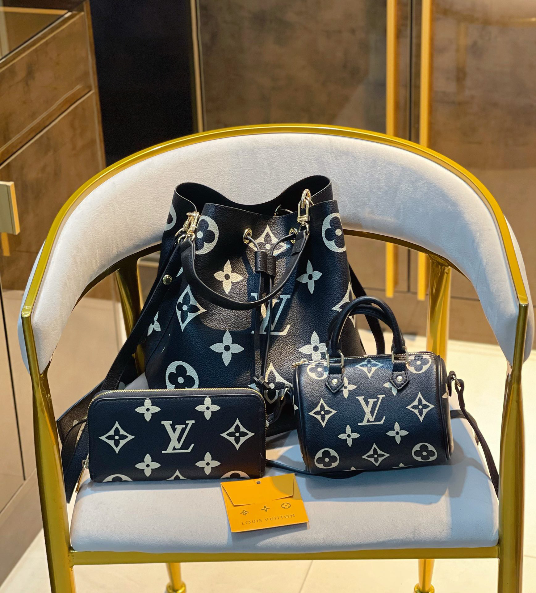 ②感謝の気持ちを込めた限定特典：バッグ