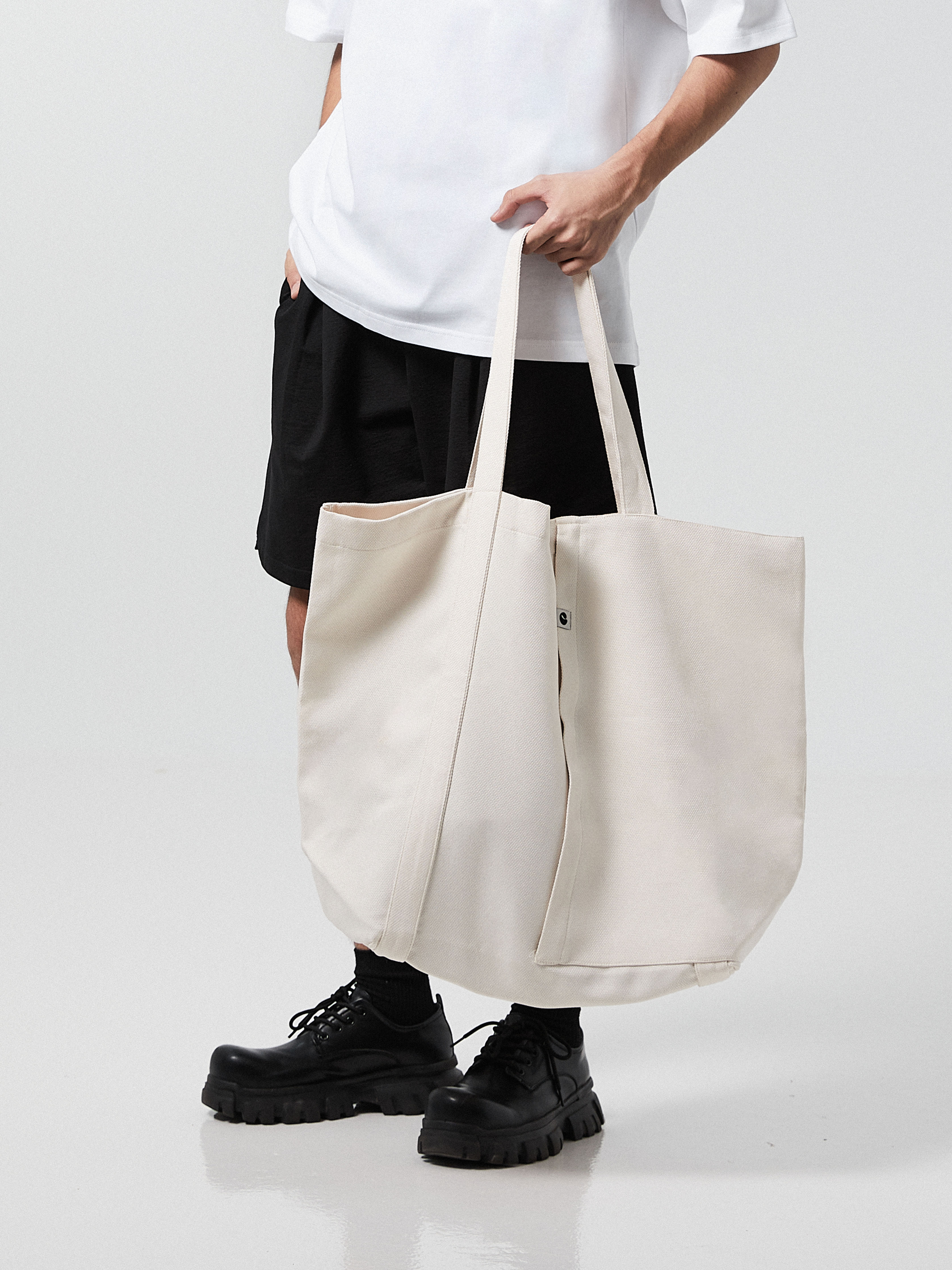 Neucvr Maxi Tote Bag