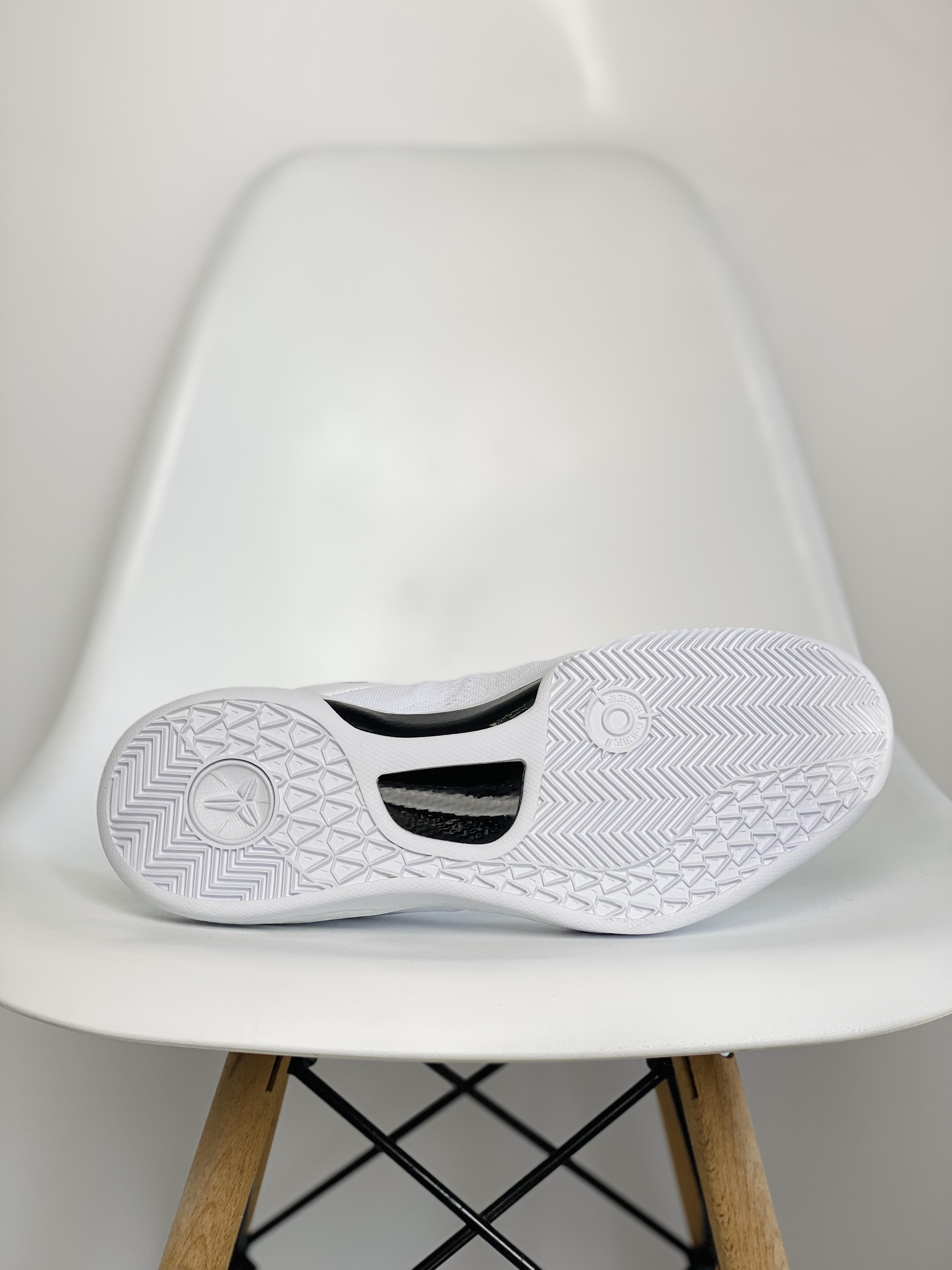 滅世純原 Kobe8 Halo  科比8  2023 低筒 React鞋墊 籃球鞋 實戰鞋 球鞋 男鞋 白龙 FJ9364-100