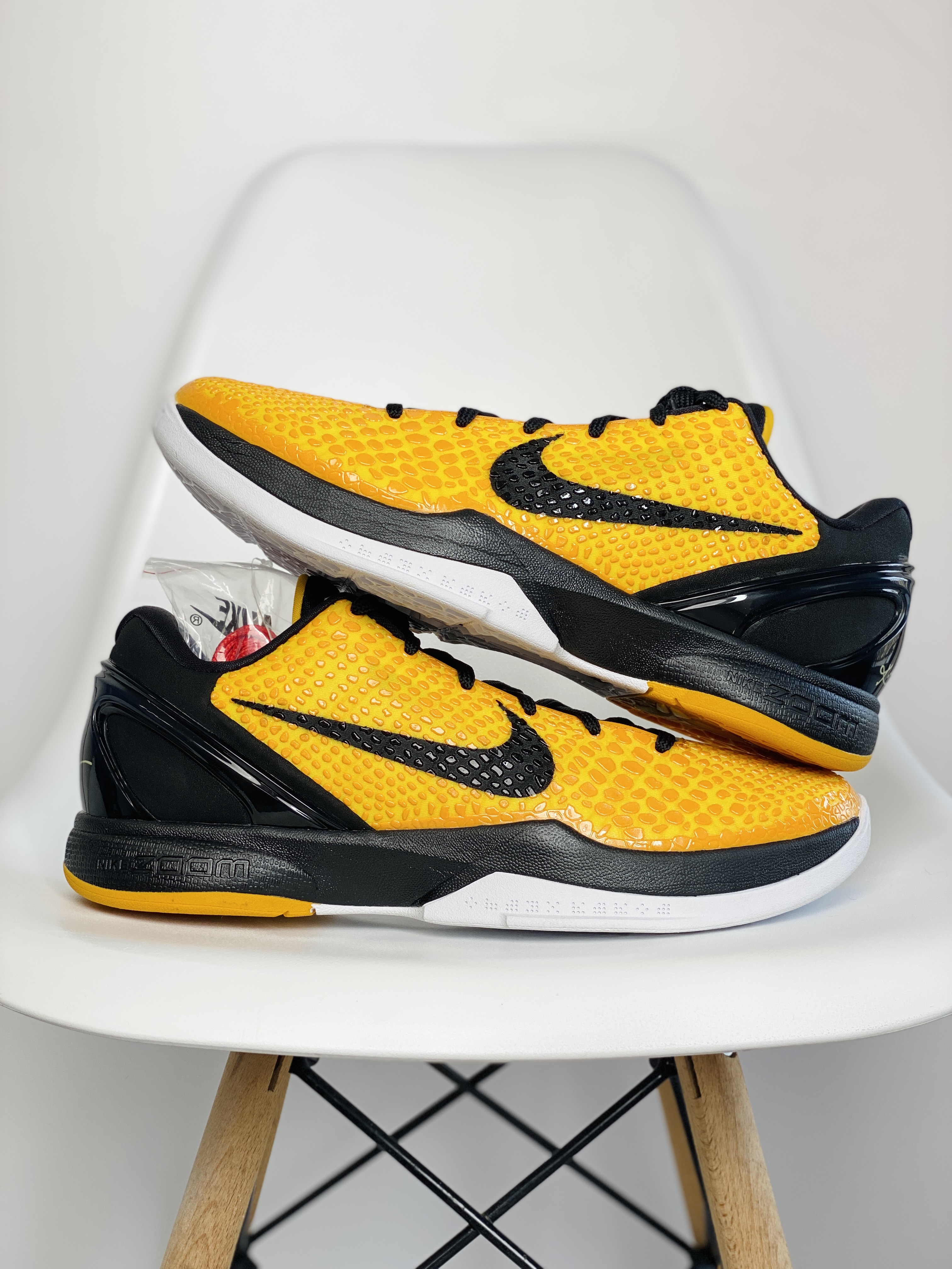 到货后不可临时取消退换 偏小半码到一码最强实战 H12 Kobe6  Lightbulb 前掌Zoom气垫 后掌EVA缓震 球鞋 籃球鞋 實戰鞋  真碳板 波鞋 男鞋  黑黃429659-700