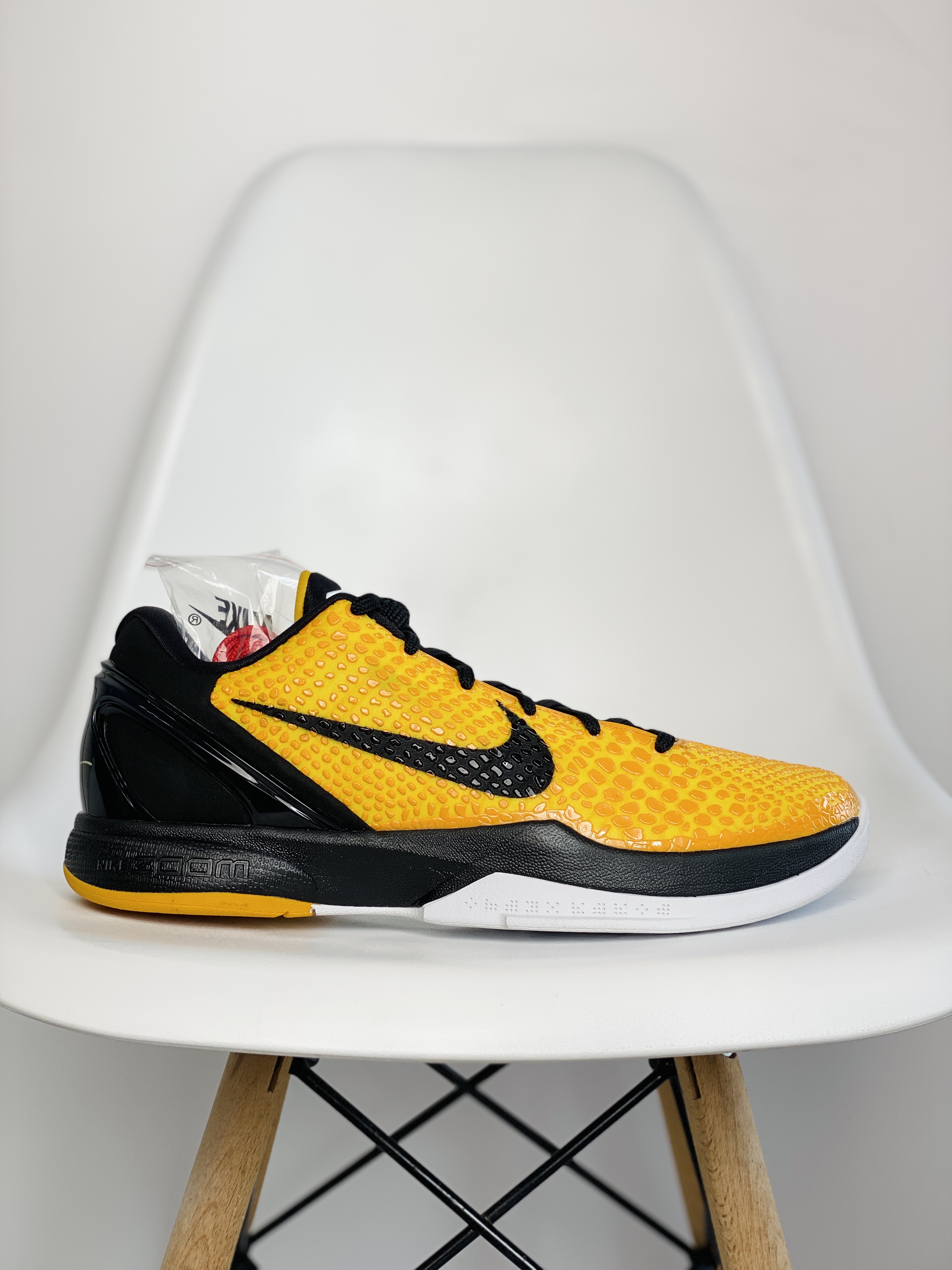 到货后不可临时取消退换 偏小半码到一码最强实战 H12 Kobe6  Lightbulb 前掌Zoom气垫 后掌EVA缓震 球鞋 籃球鞋 實戰鞋  真碳板 波鞋 男鞋  黑黃429659-700