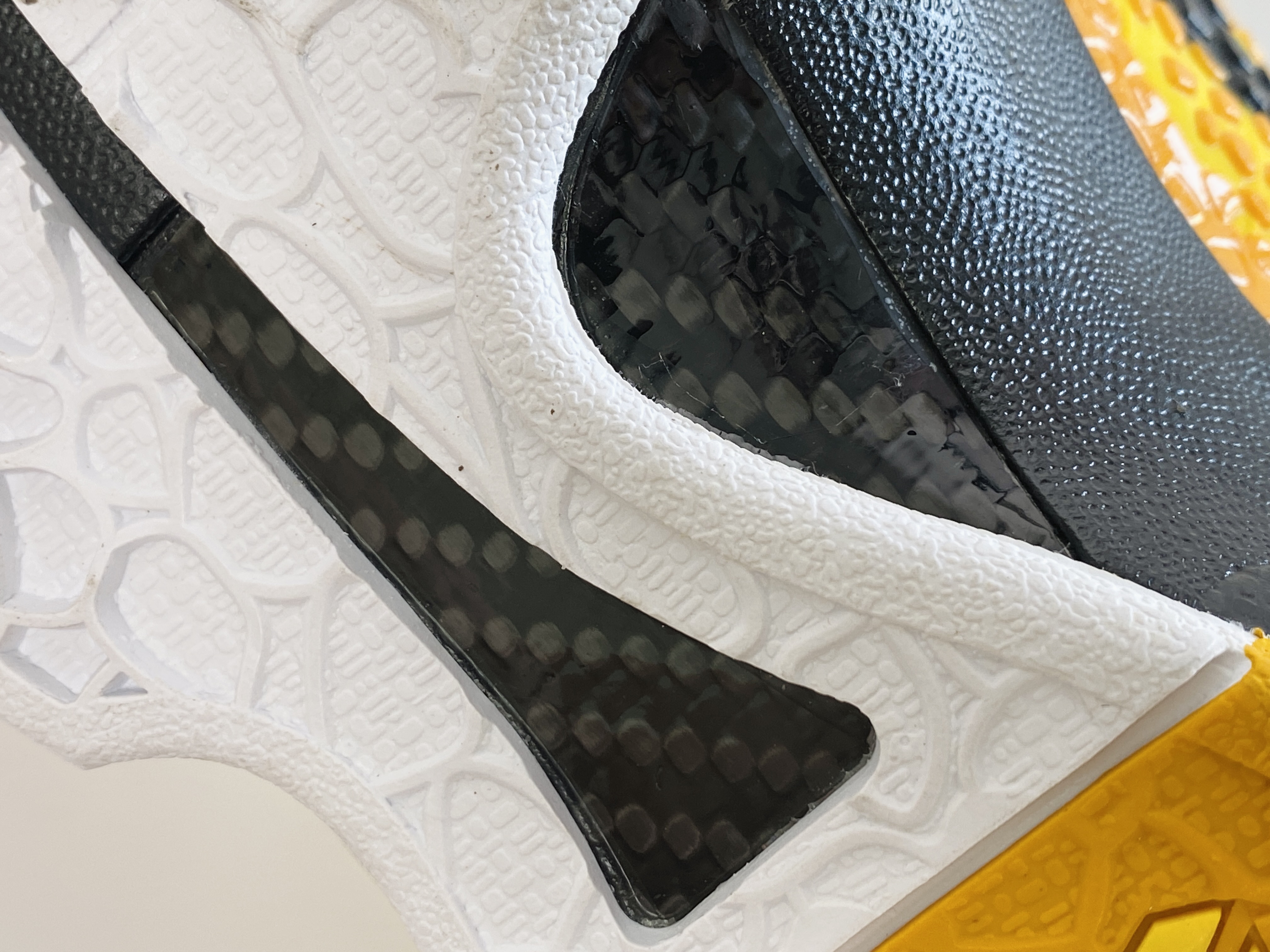 到货后不可临时取消退换 偏小半码到一码最强实战 H12 Kobe6  Lightbulb 前掌Zoom气垫 后掌EVA缓震 球鞋 籃球鞋 實戰鞋  真碳板 波鞋 男鞋  黑黃429659-700