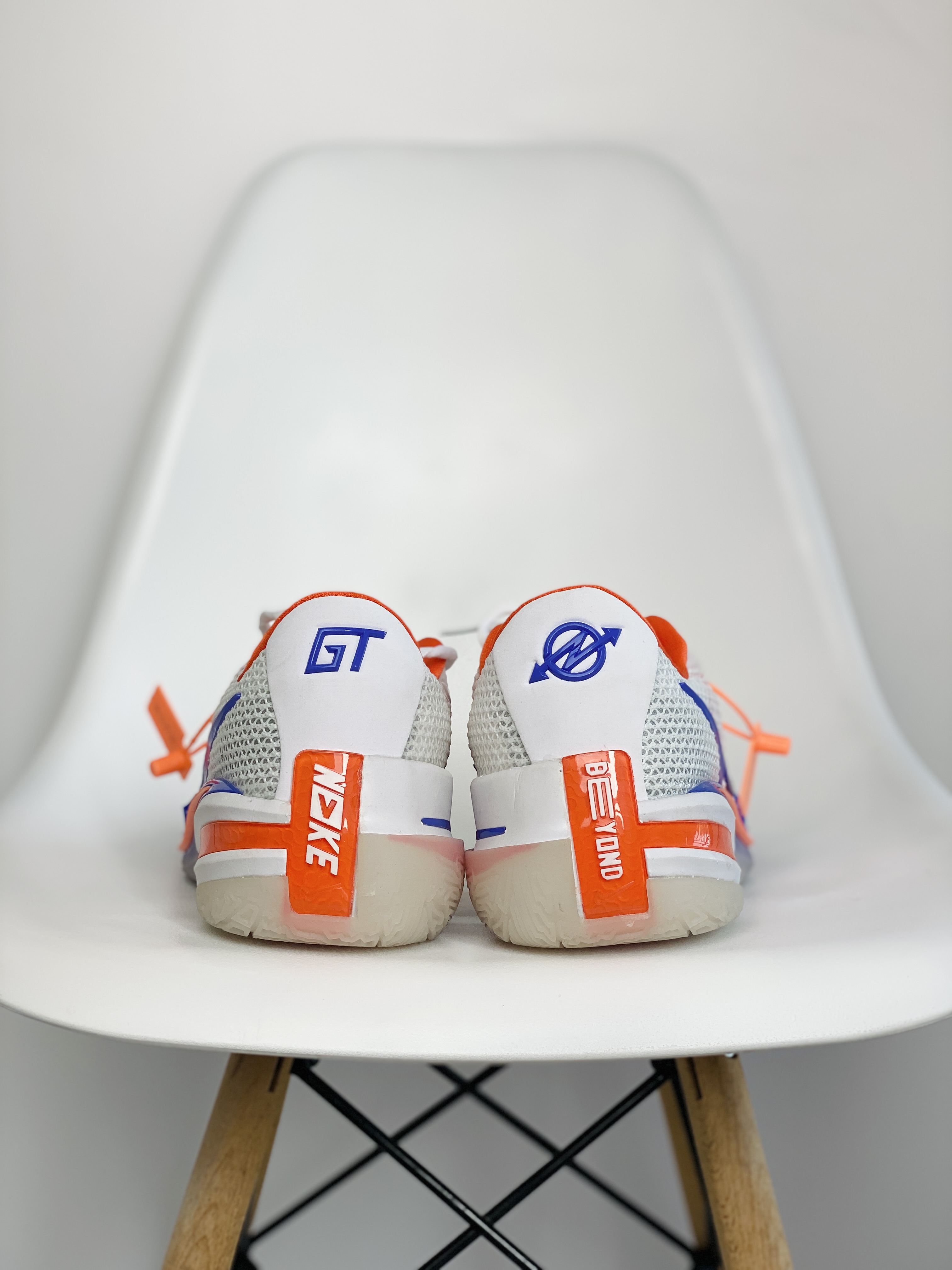 需预定 STAR  Nike GT Cut  中底＋碳板版本  低筒  篮球鞋 球鞋 实战鞋 全掌气垫 TPU抗扭 男鞋  白藍橘