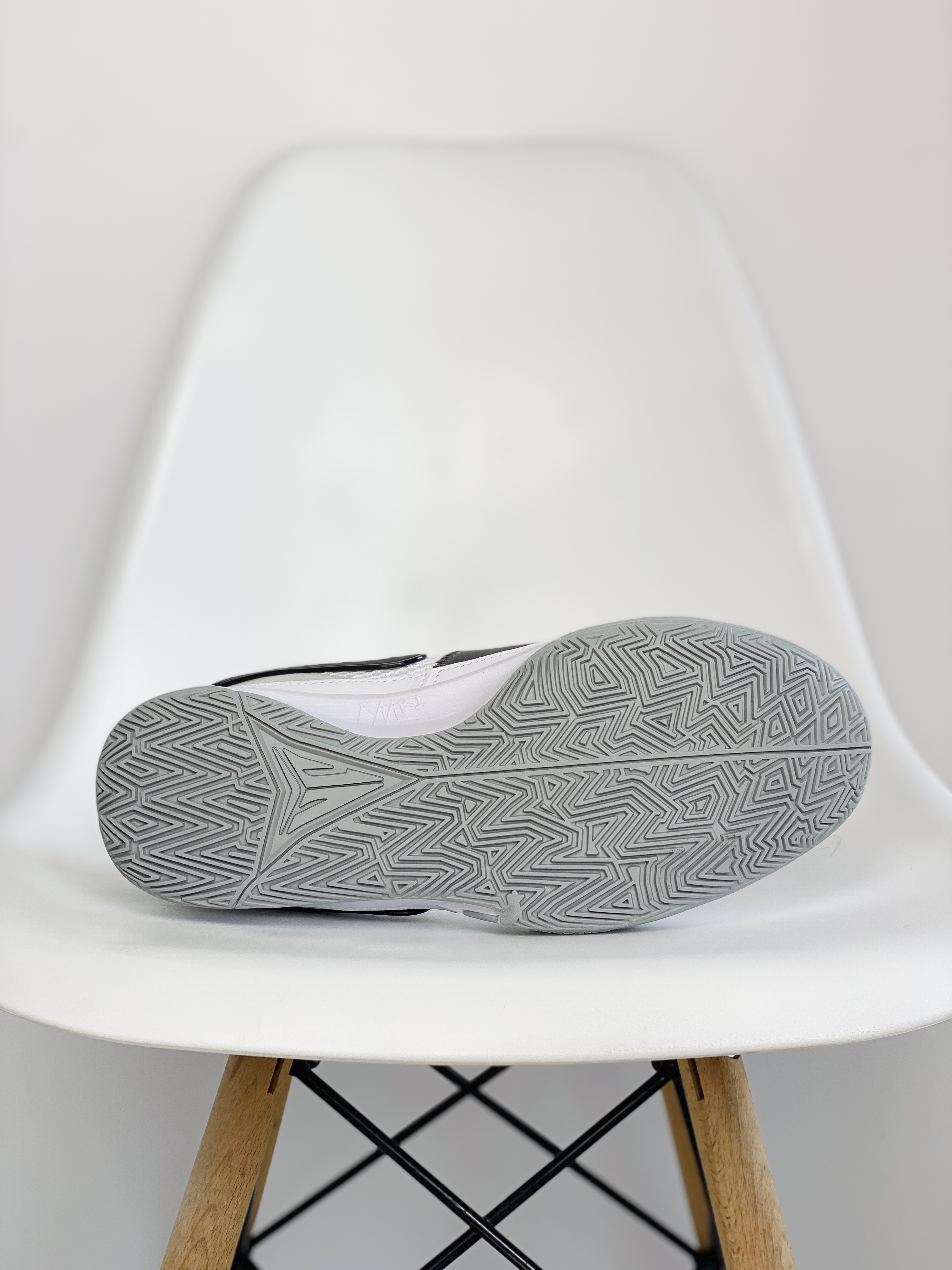  滅世 莫兰特 1代  Nike Zoom JA1 Light Smoke Grey 低筒 前後氣墊 耐磨透氣 實戰籃球鞋 波鞋 球鞋 男鞋 波鞋 灰白鸳鸯 DR8785-100