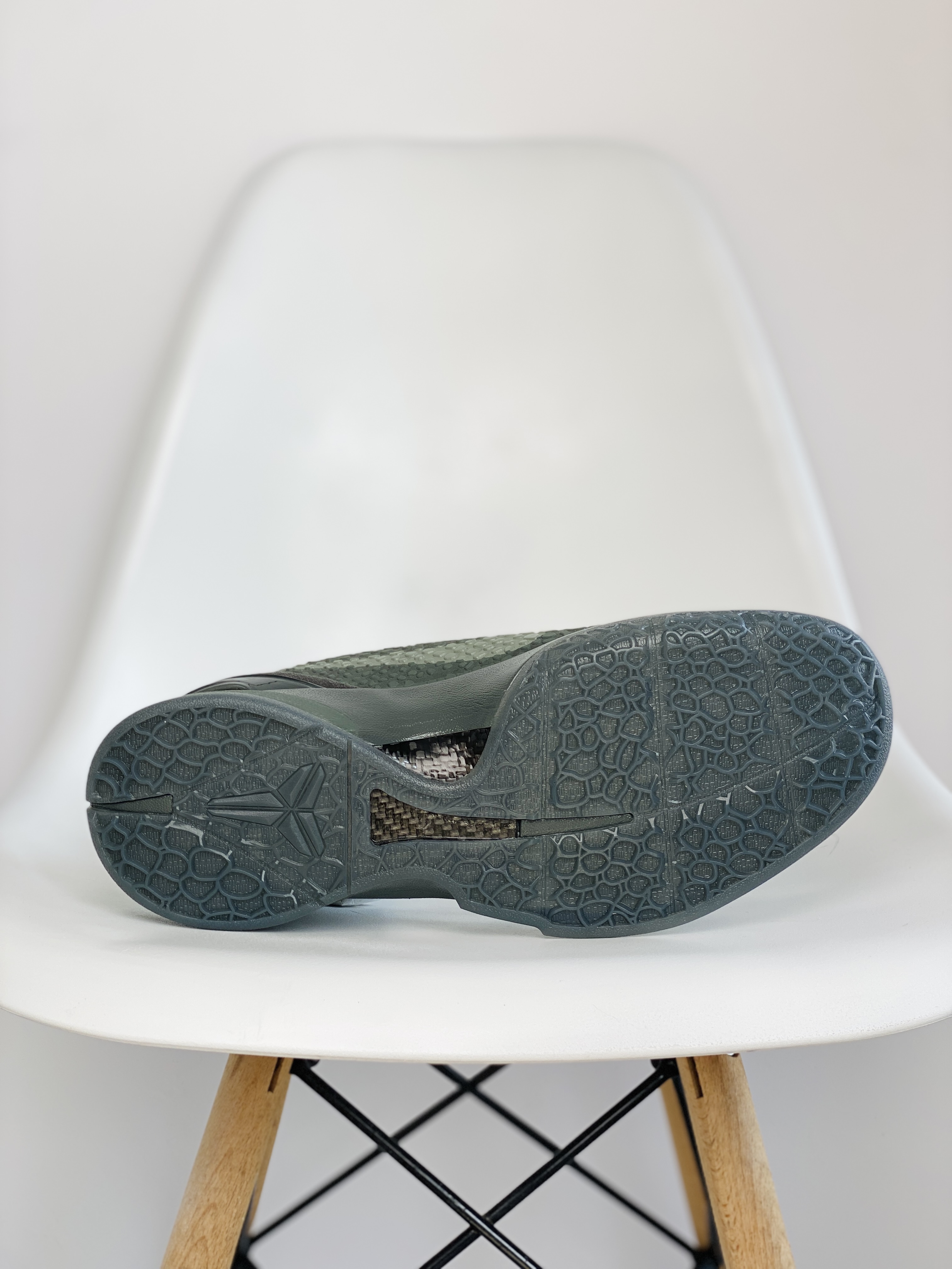  到货后不可临时取消退换 偏小半码到一码最强实战 H12 Kobe6 Black Mamba Collection Fade 前掌Zoom气垫 后掌EVA缓震 球鞋 籃球鞋 實戰鞋  真碳板 波鞋 男鞋  深灰 869457-007