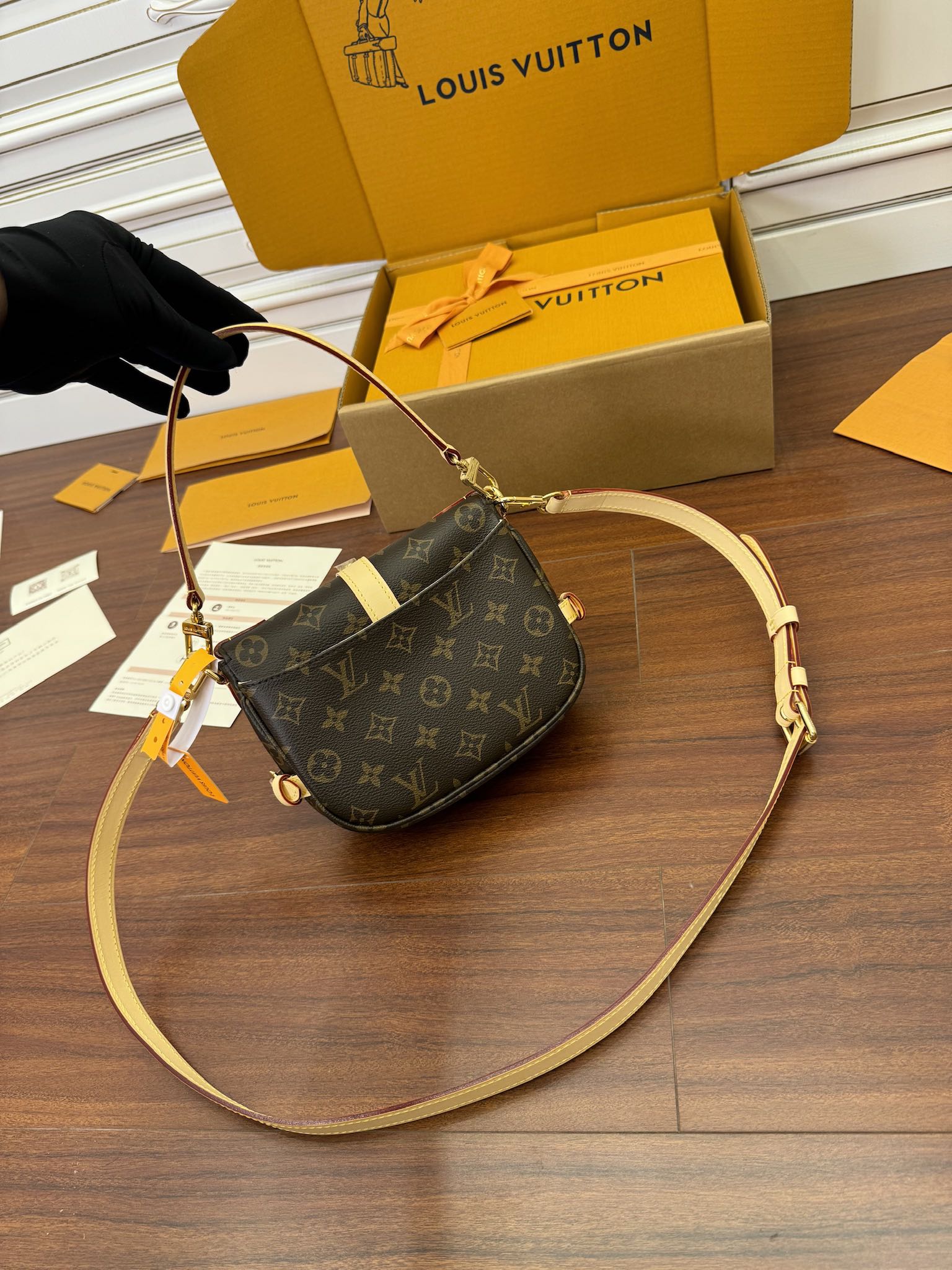 LOUIS VUITTON 路易威登 Saumur BB 老花满印牛皮革 斜挎包 单肩包 手提包 棕色 M46740