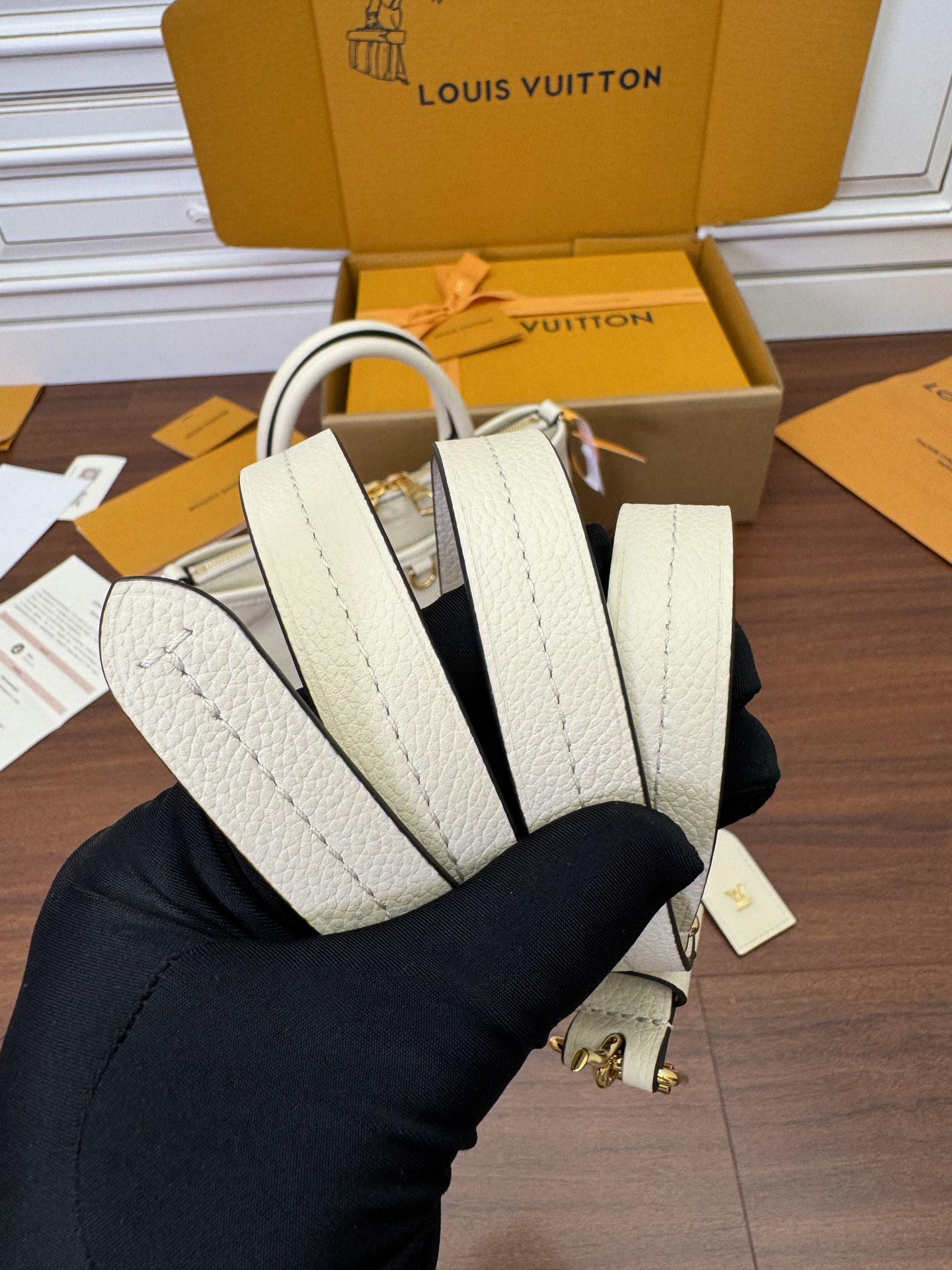 LOUIS VUITTON 路易威登 Trianon PM 压花图案 牛皮革 斜挎包 单肩包 手提包 小号 米色 M46503