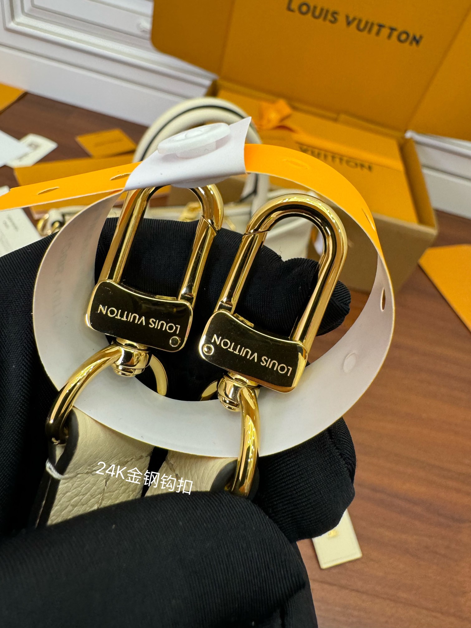 LOUIS VUITTON 路易威登 Trianon PM 压花图案 牛皮革 斜挎包 单肩包 手提包 小号 米色 M46503