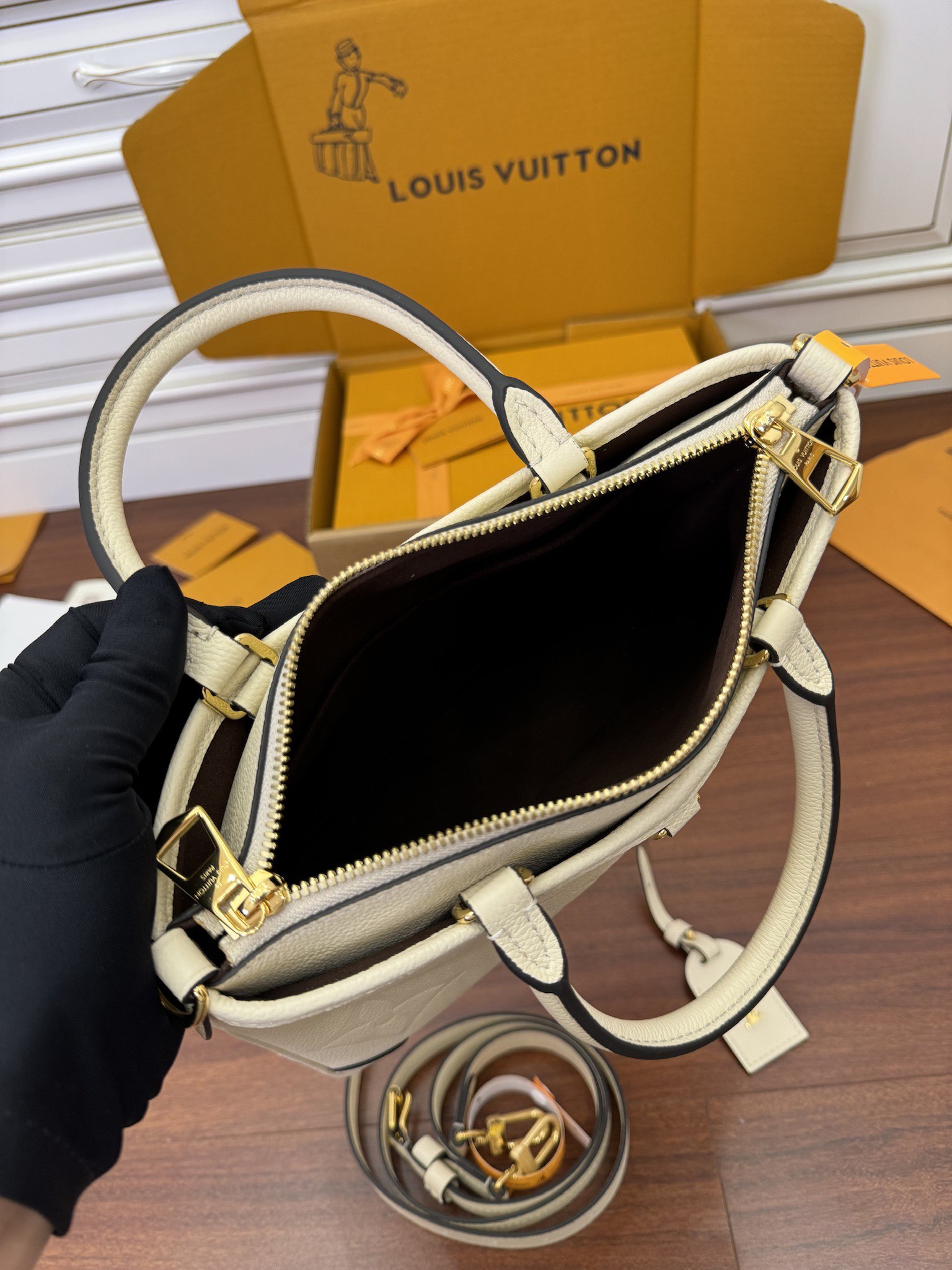 LOUIS VUITTON 路易威登 Trianon PM 压花图案 牛皮革 斜挎包 单肩包 手提包 小号 米色 M46503