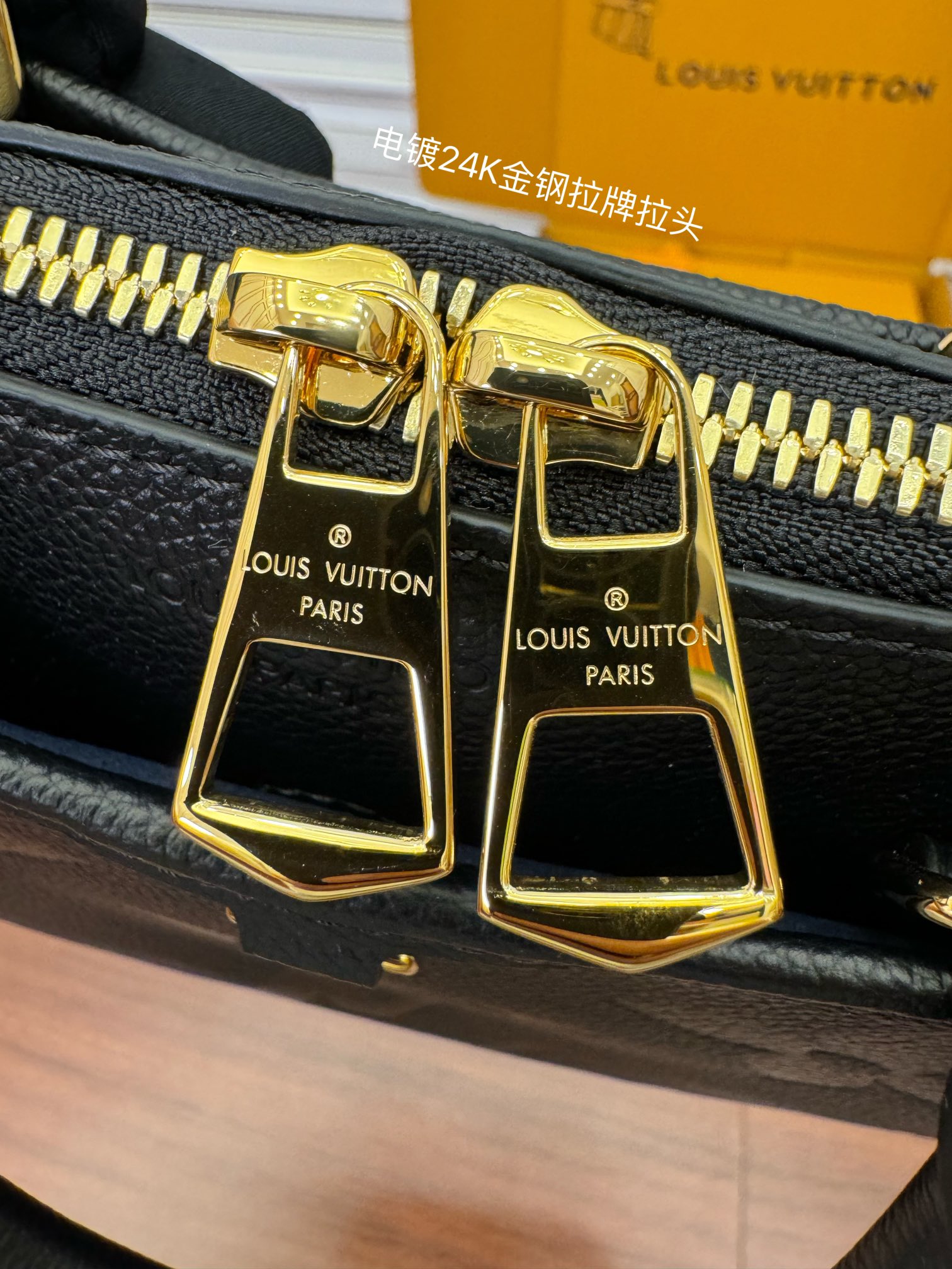 LOUIS VUITTON 路易威登 Trianon PM 压花图案 牛皮革 斜挎包 单肩包 手提包 小号 黑色 M46488