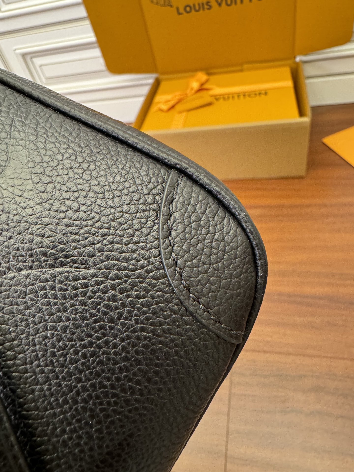 LOUIS VUITTON 路易威登 Trianon PM 压花图案 牛皮革 斜挎包 单肩包 手提包 小号 黑色 M46488