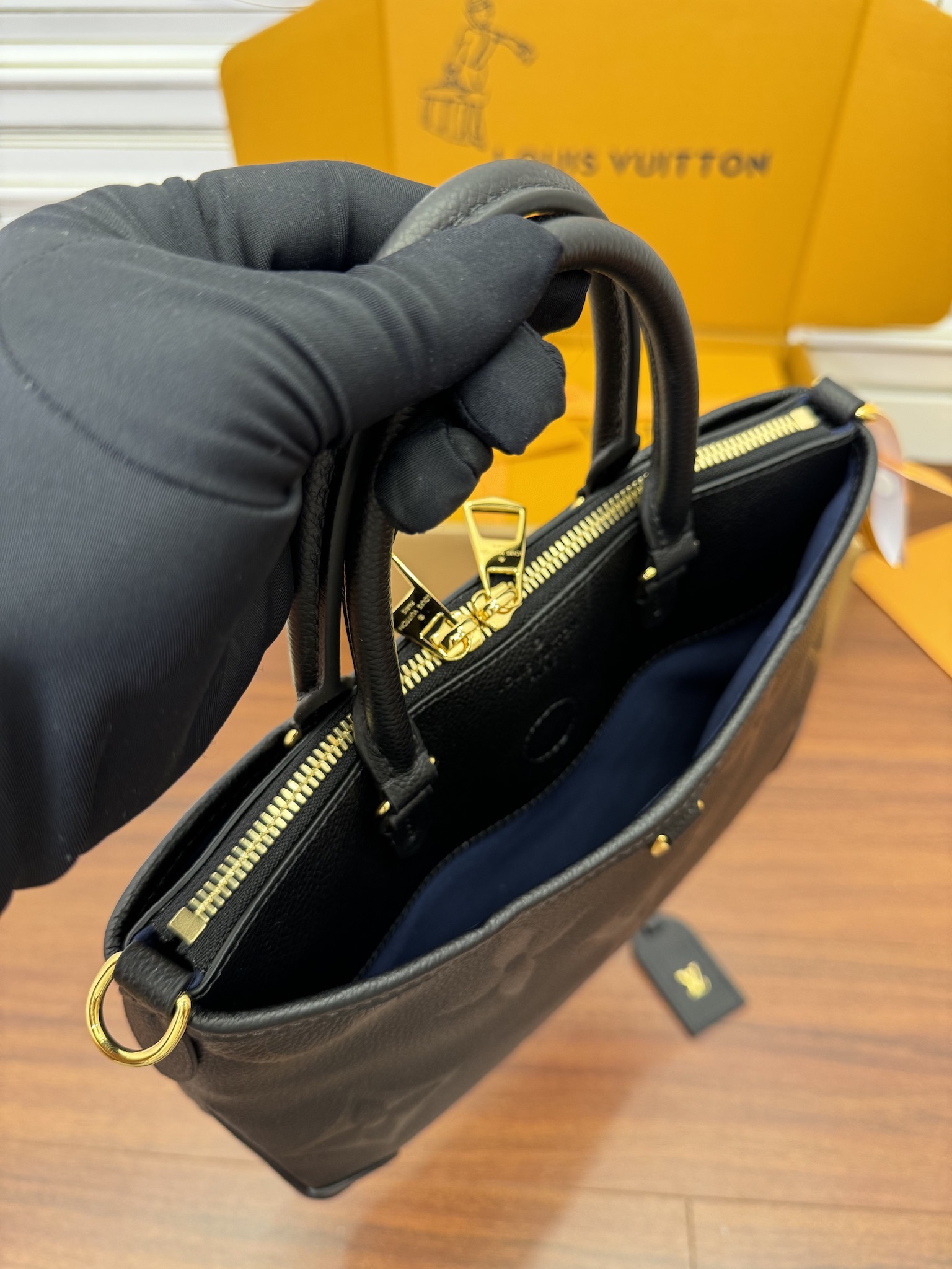 LOUIS VUITTON 路易威登 Trianon PM 压花图案 牛皮革 斜挎包 单肩包 手提包 小号 黑色 M46488