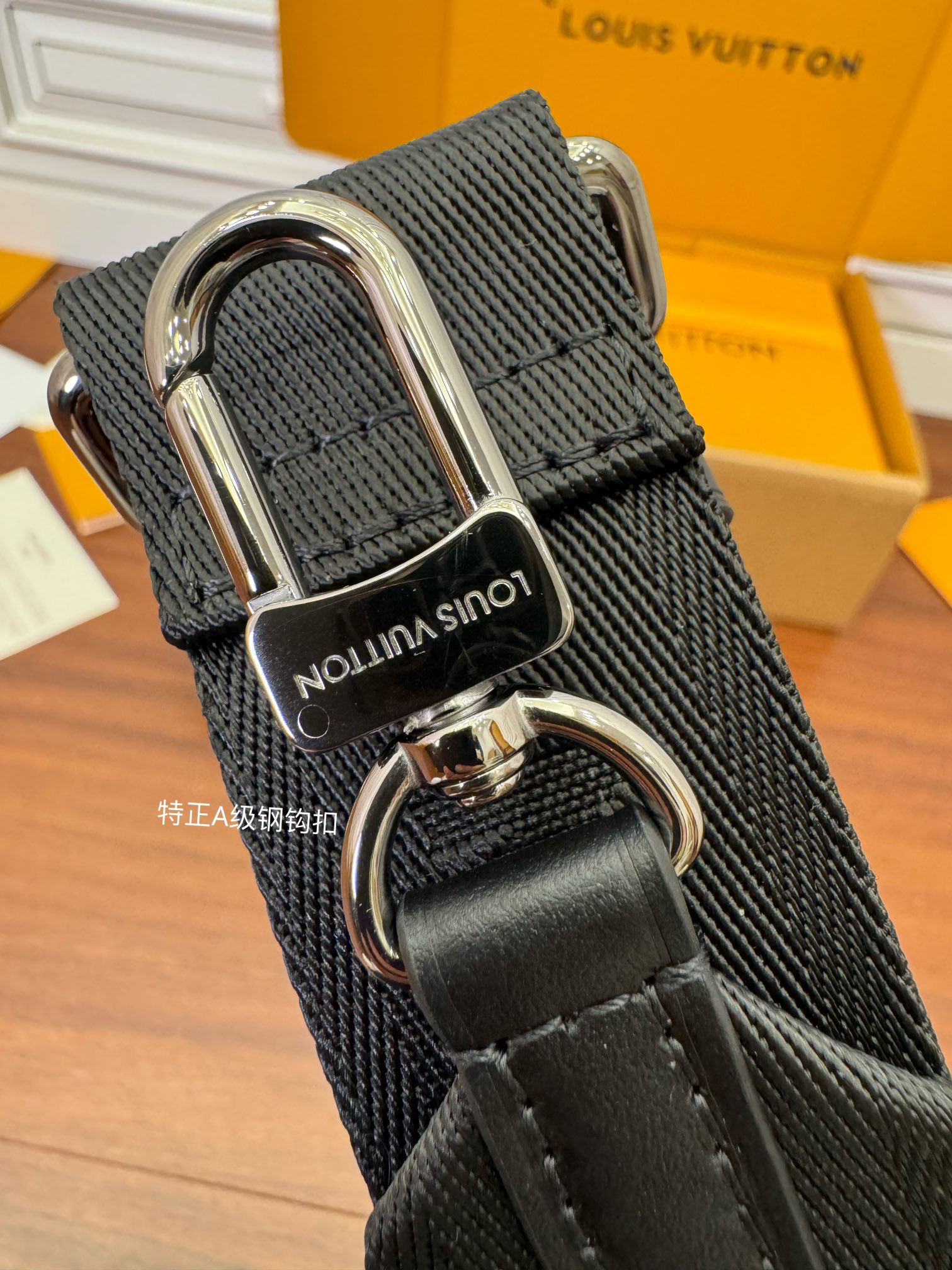 LOUIS VUITTON 路易威登 Nano Porte Documents J 印花logo 斜挎包 单肩包 手提包 黑色 M82770