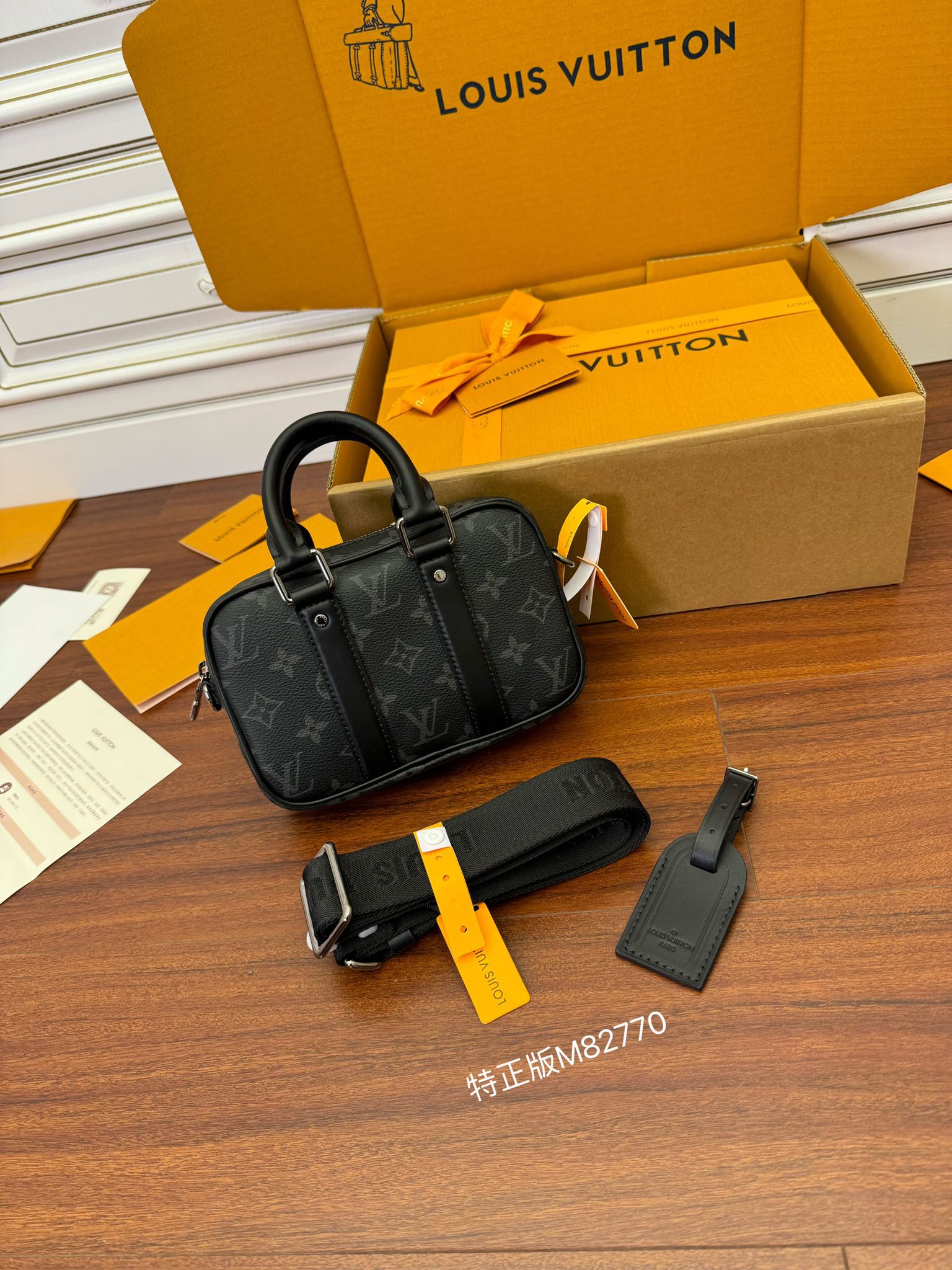 LOUIS VUITTON 路易威登 Nano Porte Documents J 印花logo 斜挎包 单肩包 手提包 黑色 M82770