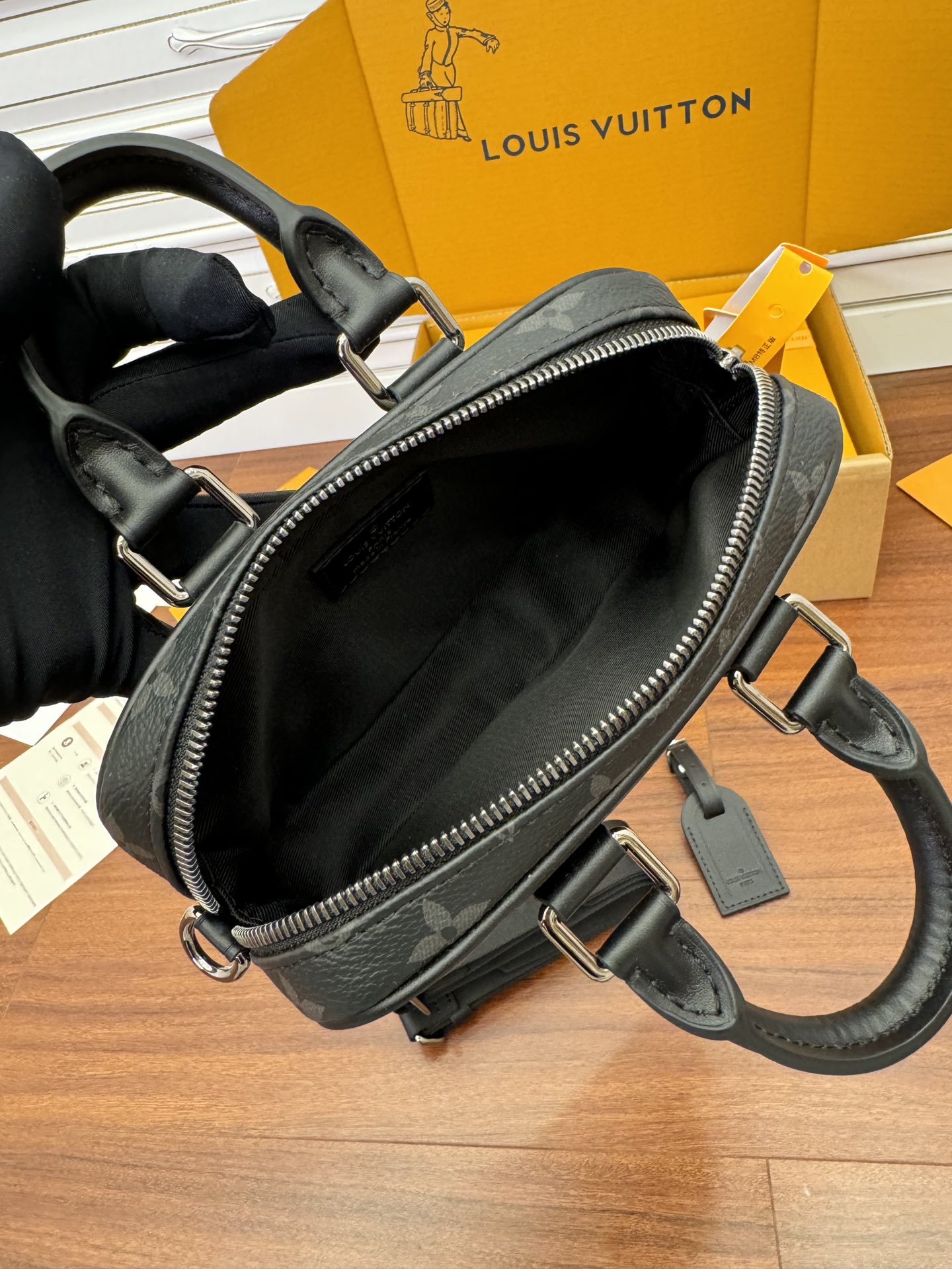 LOUIS VUITTON 路易威登 Nano Porte Documents J 印花logo 斜挎包 单肩包 手提包 黑色 M82770