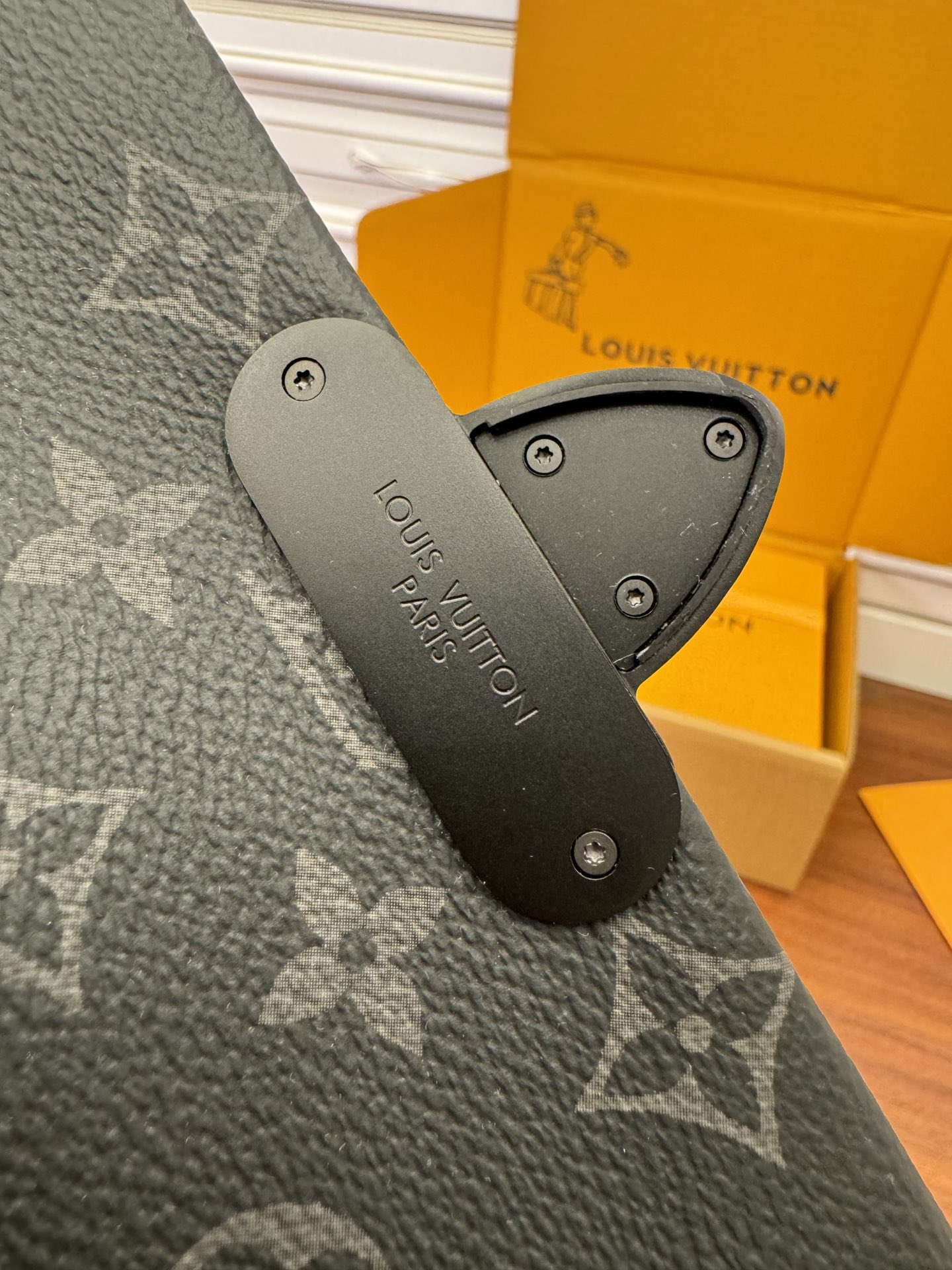 LOUIS VUITTON 路易威登 S Cape 可调节肩带搭扣开合帆布拼皮革 斜挎包 单肩包 黑色 M46794