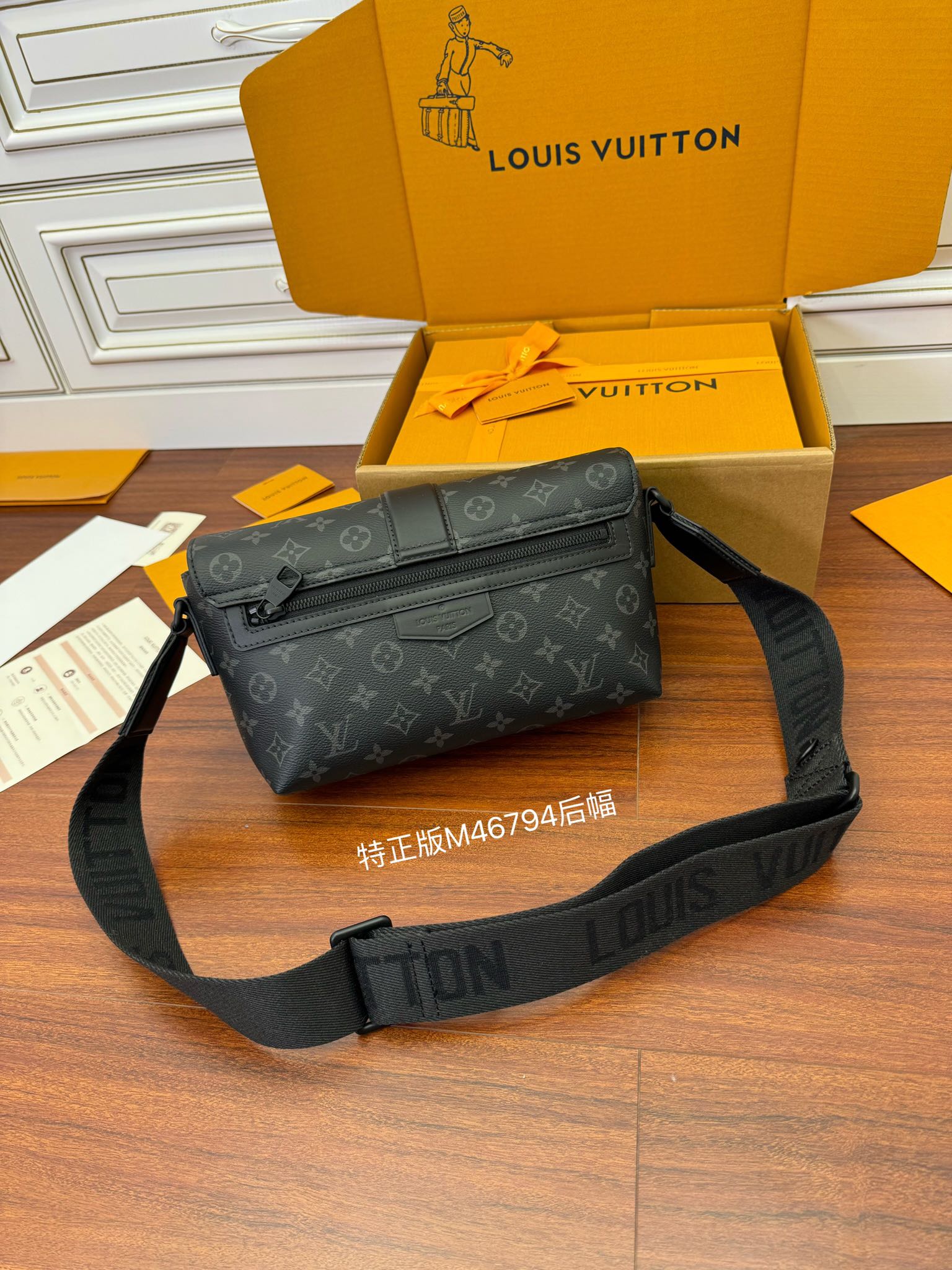 LOUIS VUITTON 路易威登 S Cape 可调节肩带搭扣开合帆布拼皮革 斜挎包 单肩包 黑色 M46794