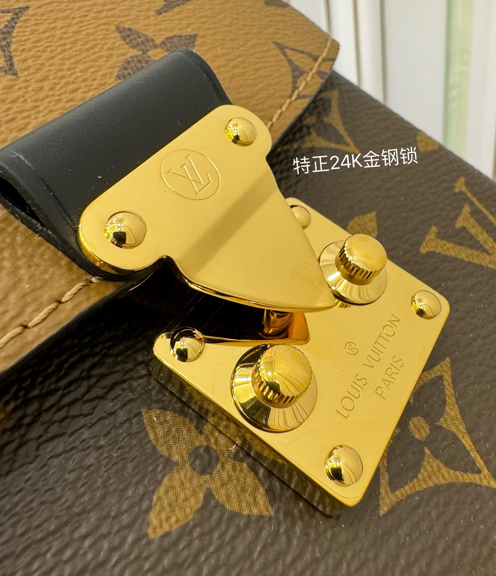 LOUIS VUITTON 路易威登 Camera 老花满印锁扣开合链条牛皮革 斜挎包 单肩包 手提包 盒子包 棕色 M82465