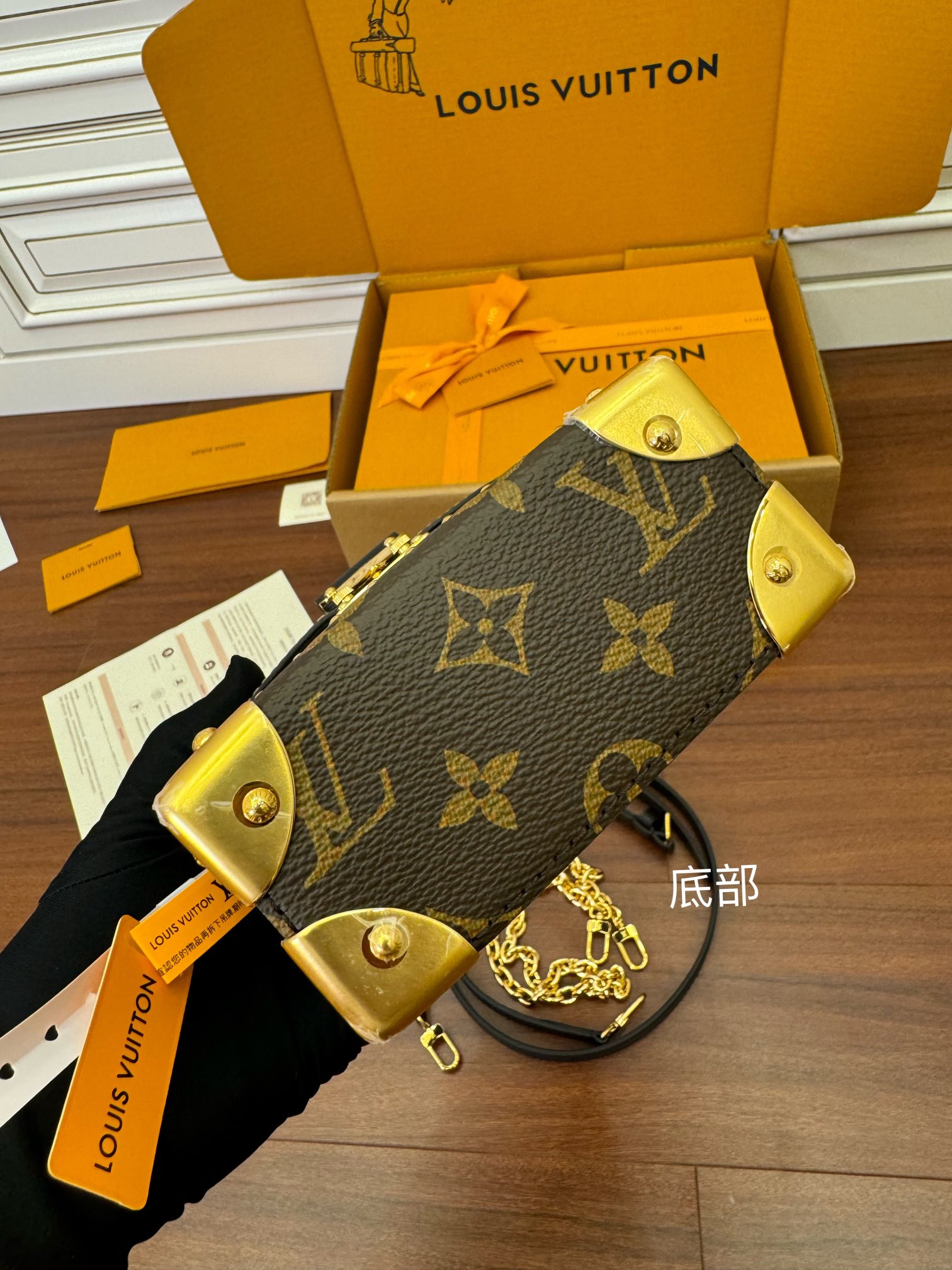 LOUIS VUITTON 路易威登 Camera 老花满印锁扣开合链条牛皮革 斜挎包 单肩包 手提包 盒子包 棕色 M82465