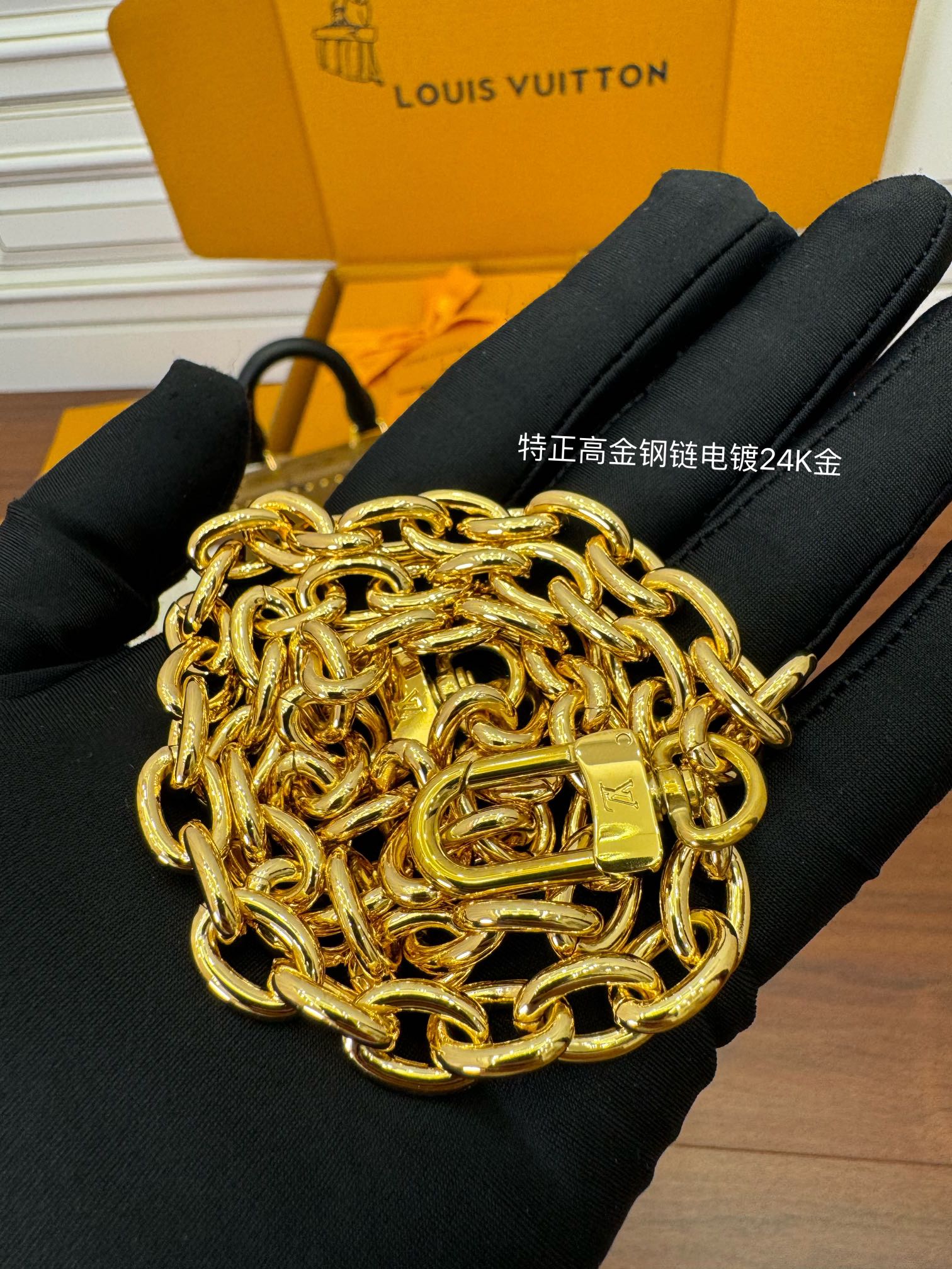 LOUIS VUITTON 路易威登 Camera 老花满印锁扣开合链条牛皮革 斜挎包 单肩包 手提包 盒子包 棕色 M82465