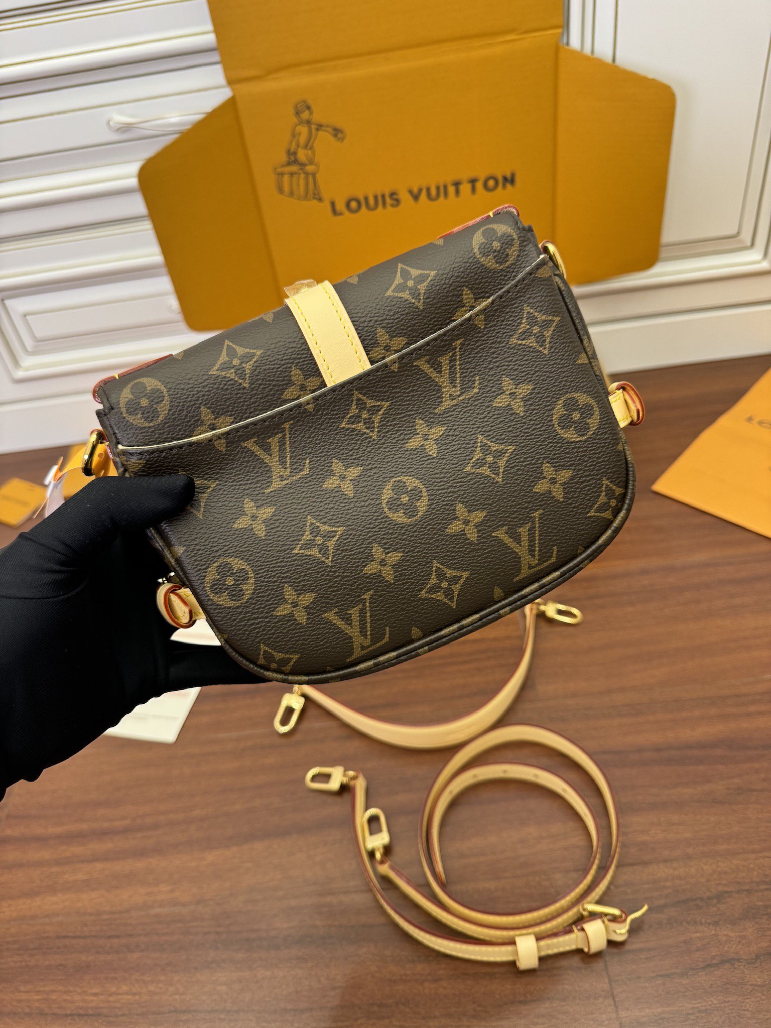 LOUIS VUITTON 路易威登 Saumur BB 老花满印牛皮革 斜挎包 单肩包 手提包 棕色 M46740