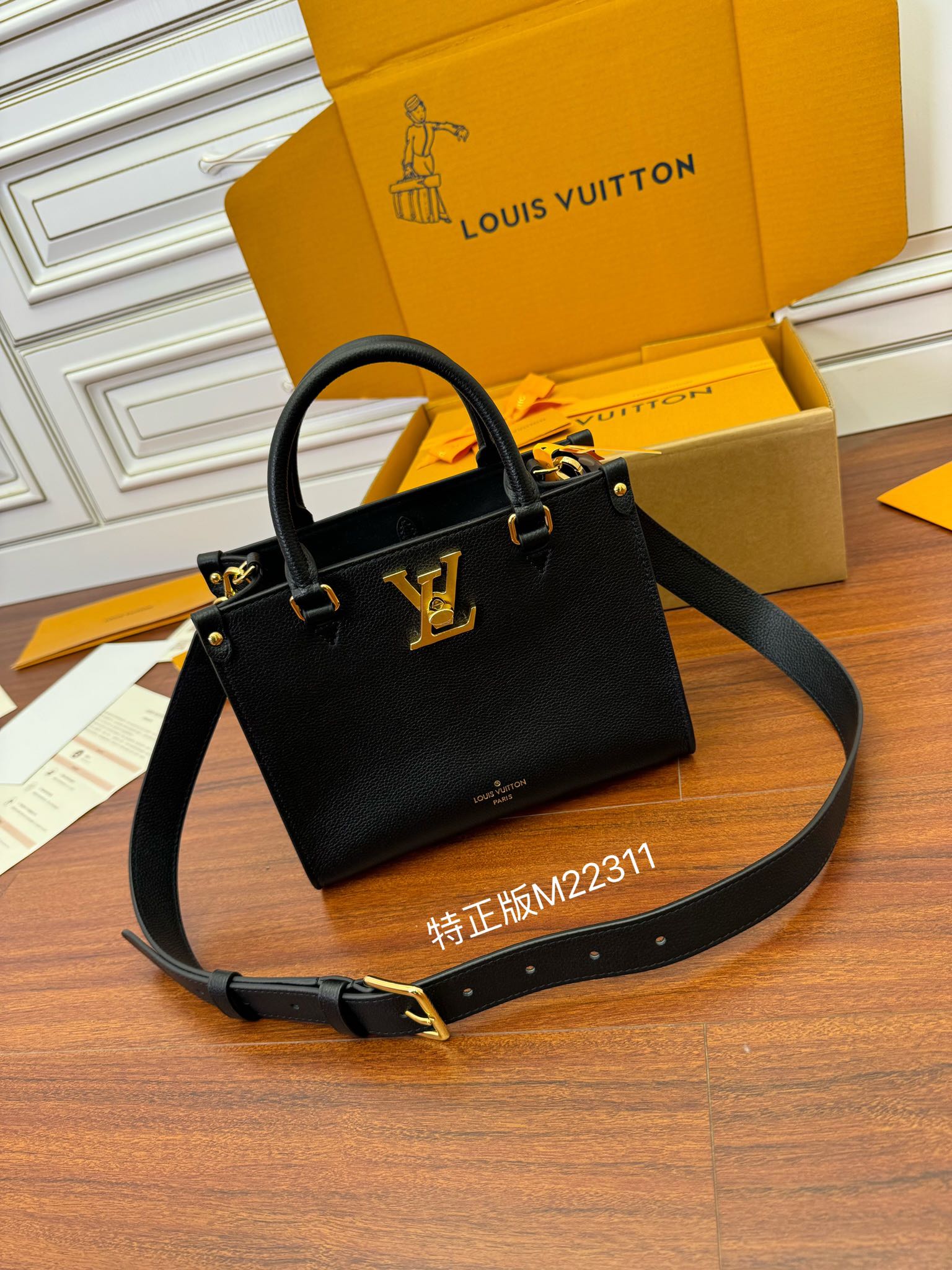 LOUIS VUITTON 路易威登 Lock & Go 全粒面小牛皮 斜挎包 单肩包 手提包 黑色 M22311