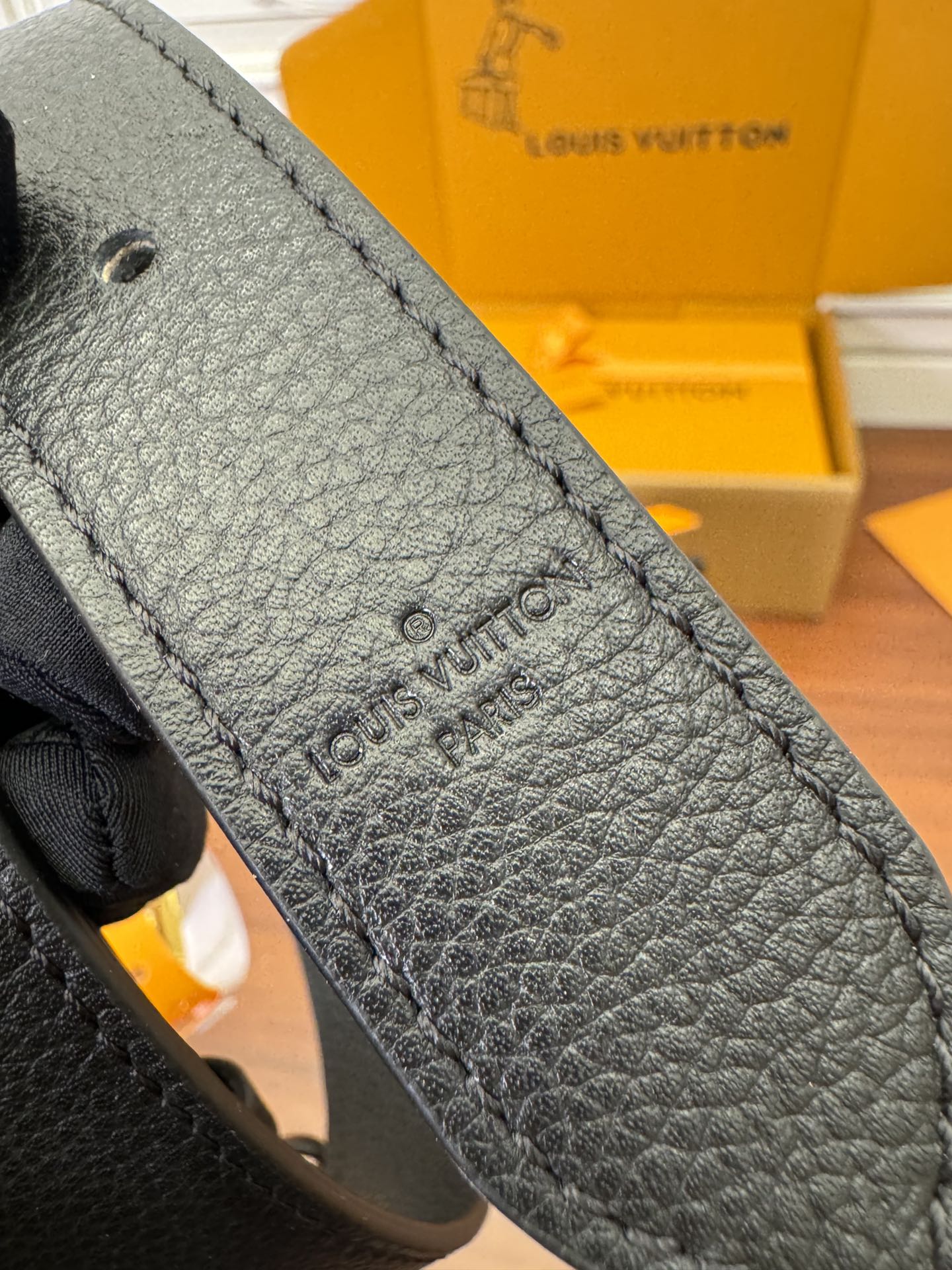 LOUIS VUITTON 路易威登 Lock & Go 全粒面小牛皮 斜挎包 单肩包 手提包 黑色 M22311