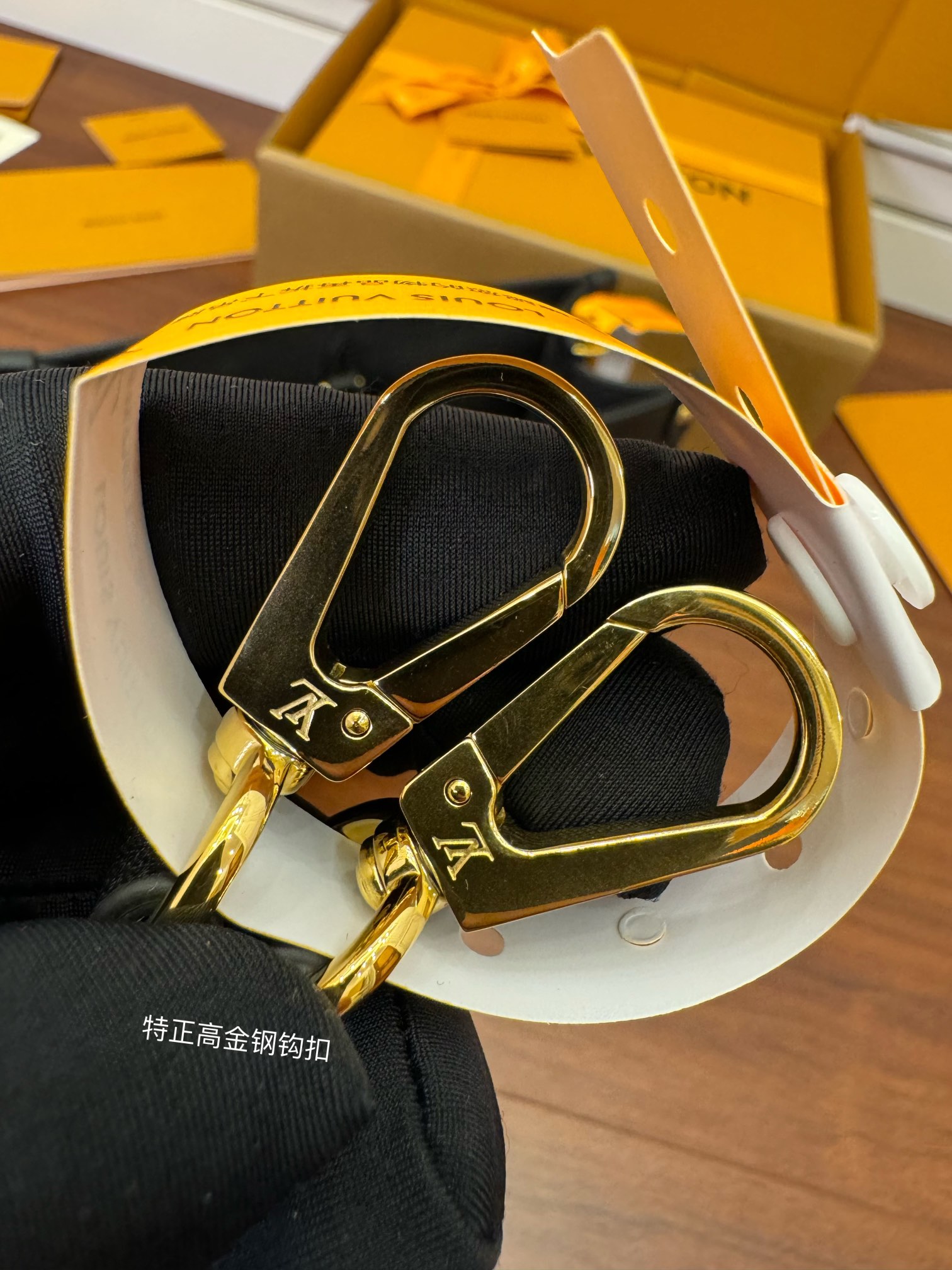 LOUIS VUITTON 路易威登 Lock & Go 全粒面小牛皮 斜挎包 单肩包 手提包 黑色 M22311