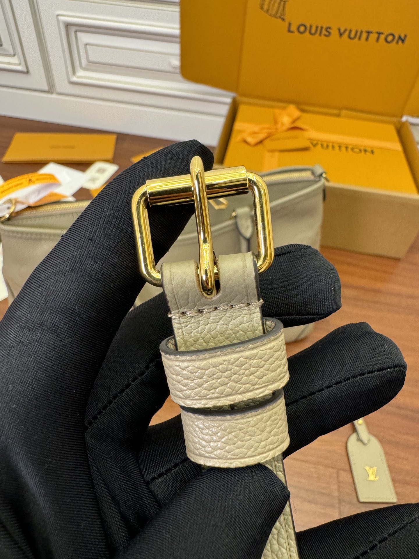 LOUIS VUITTON 路易威登 Trianon MM 压花图案 牛皮革 斜挎包 单肩包 手提包 中号 灰褐色 M46504