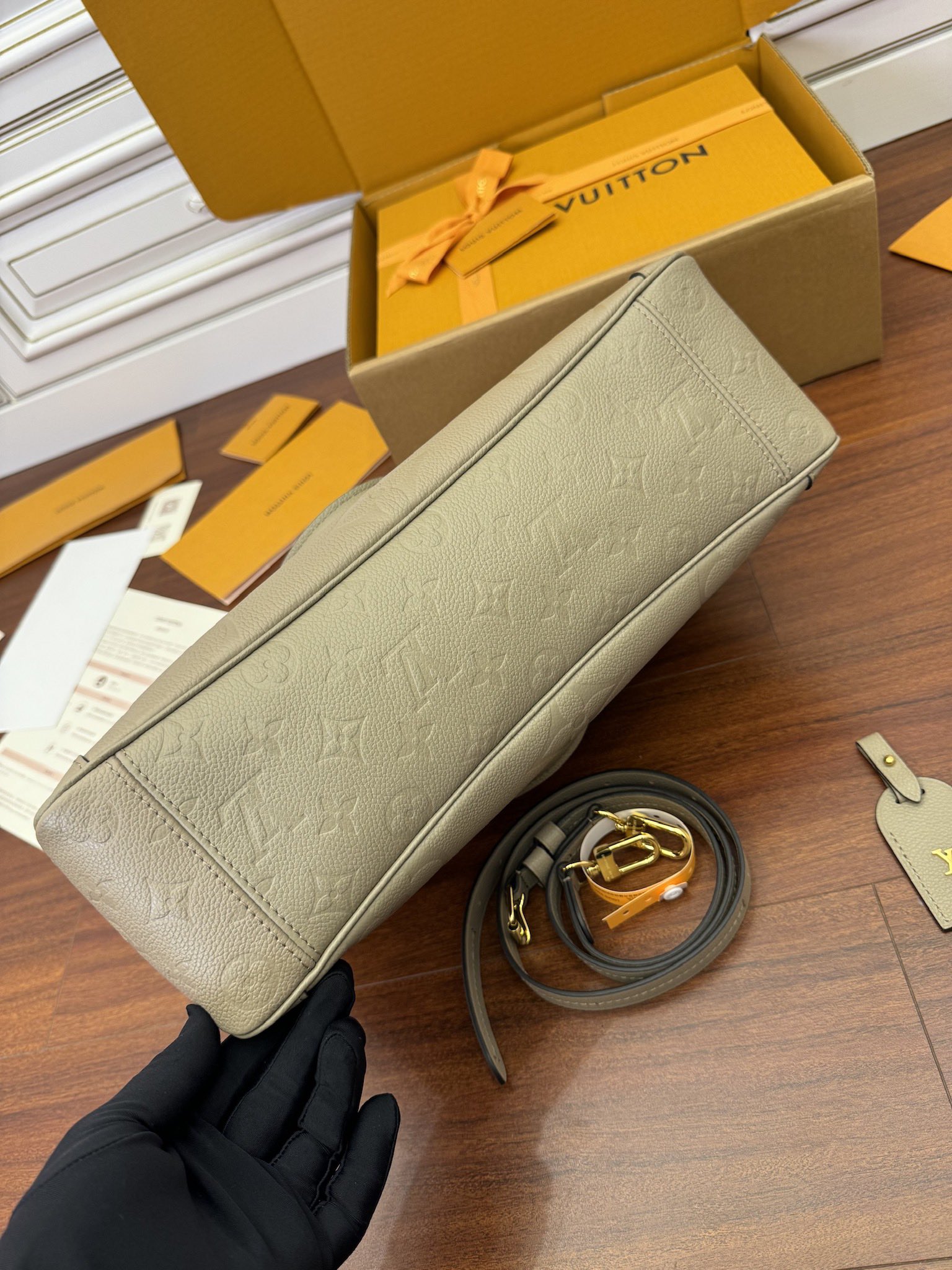 LOUIS VUITTON 路易威登 Trianon MM 压花图案 牛皮革 斜挎包 单肩包 手提包 中号 灰褐色 M46504