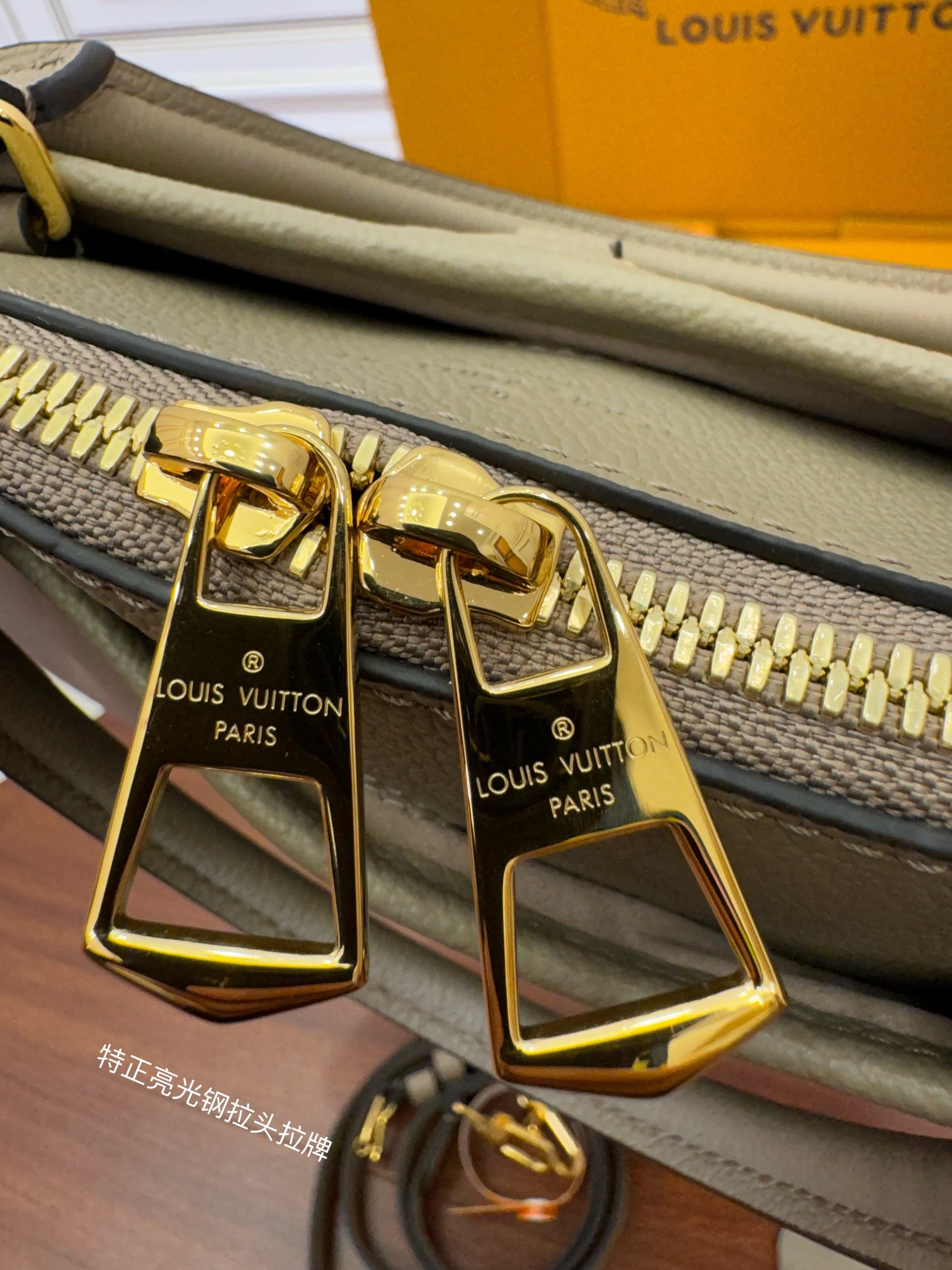 LOUIS VUITTON 路易威登 Trianon MM 压花图案 牛皮革 斜挎包 单肩包 手提包 中号 灰褐色 M46504