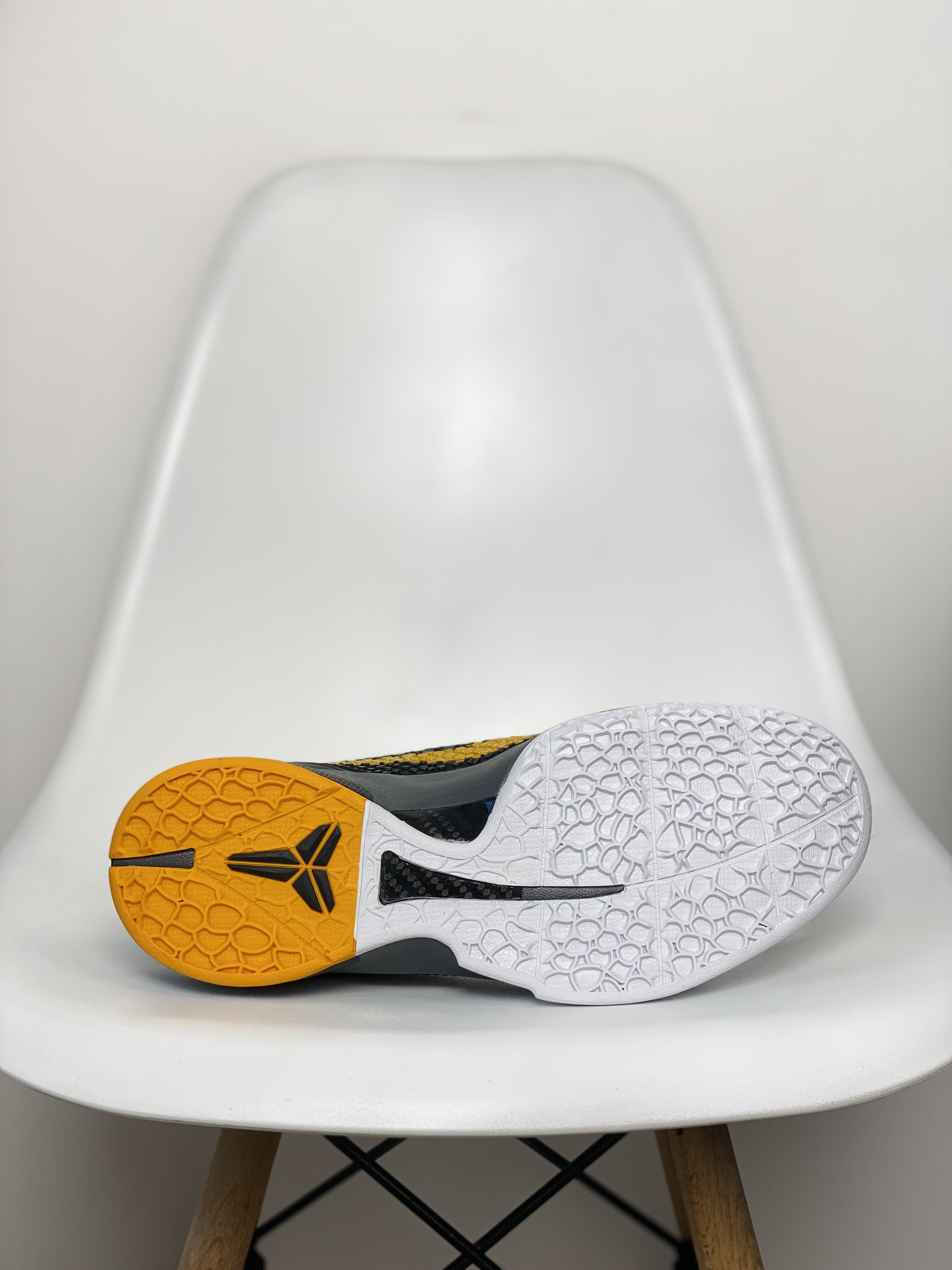 H12 Kobe6  Black Del Sol  前掌Zoom气垫 后掌EVA缓震 球鞋 籃球鞋 實戰鞋  真碳板 波鞋 男鞋  黑黃曼巴 429659-002