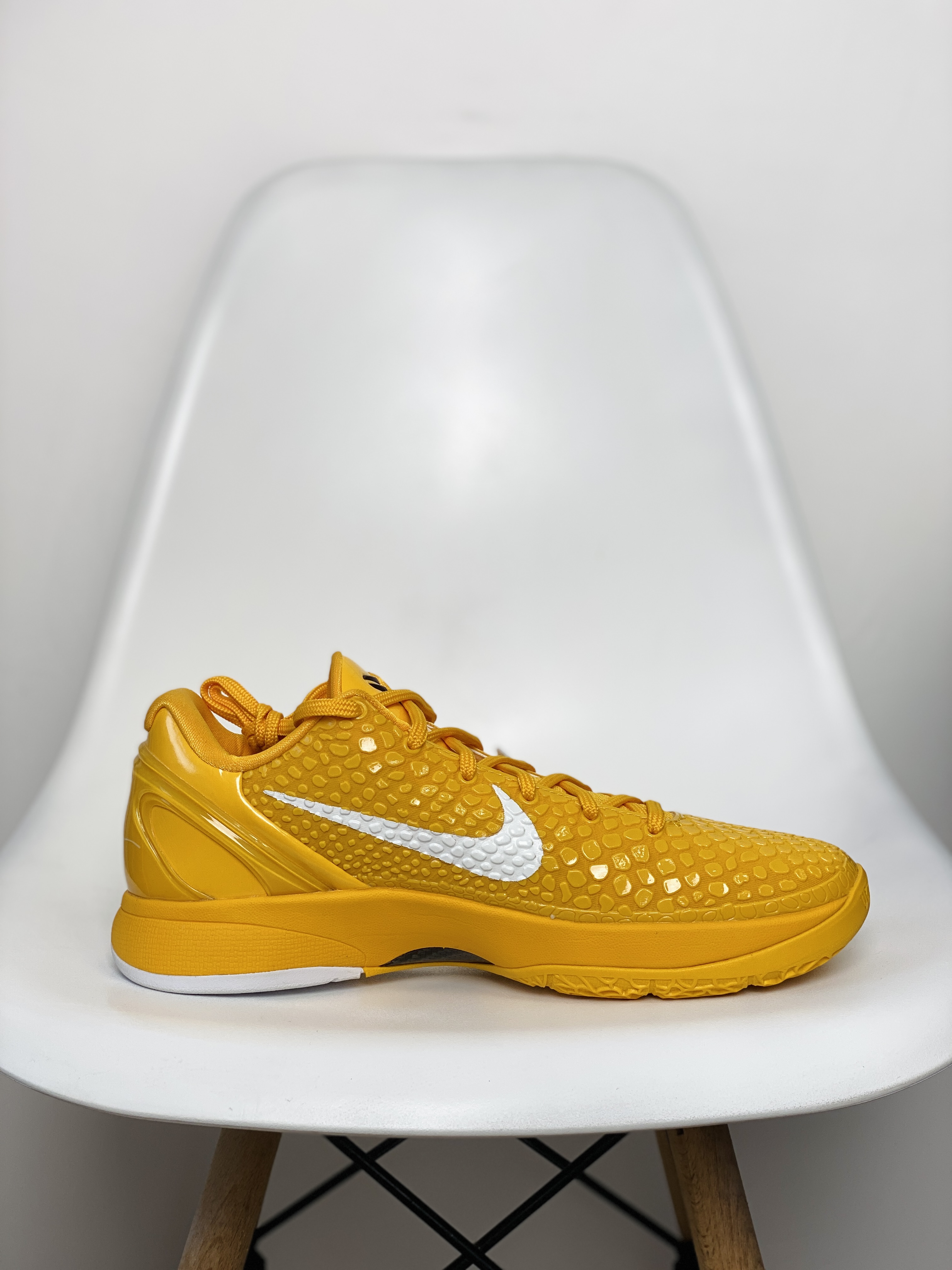  S2 Off White  Kobe 6  科比 6 低筒 前掌气垫 后掌EVA 球鞋 籃球鞋 實戰鞋  真碳板 男鞋 波鞋  黄色 CW2190-501