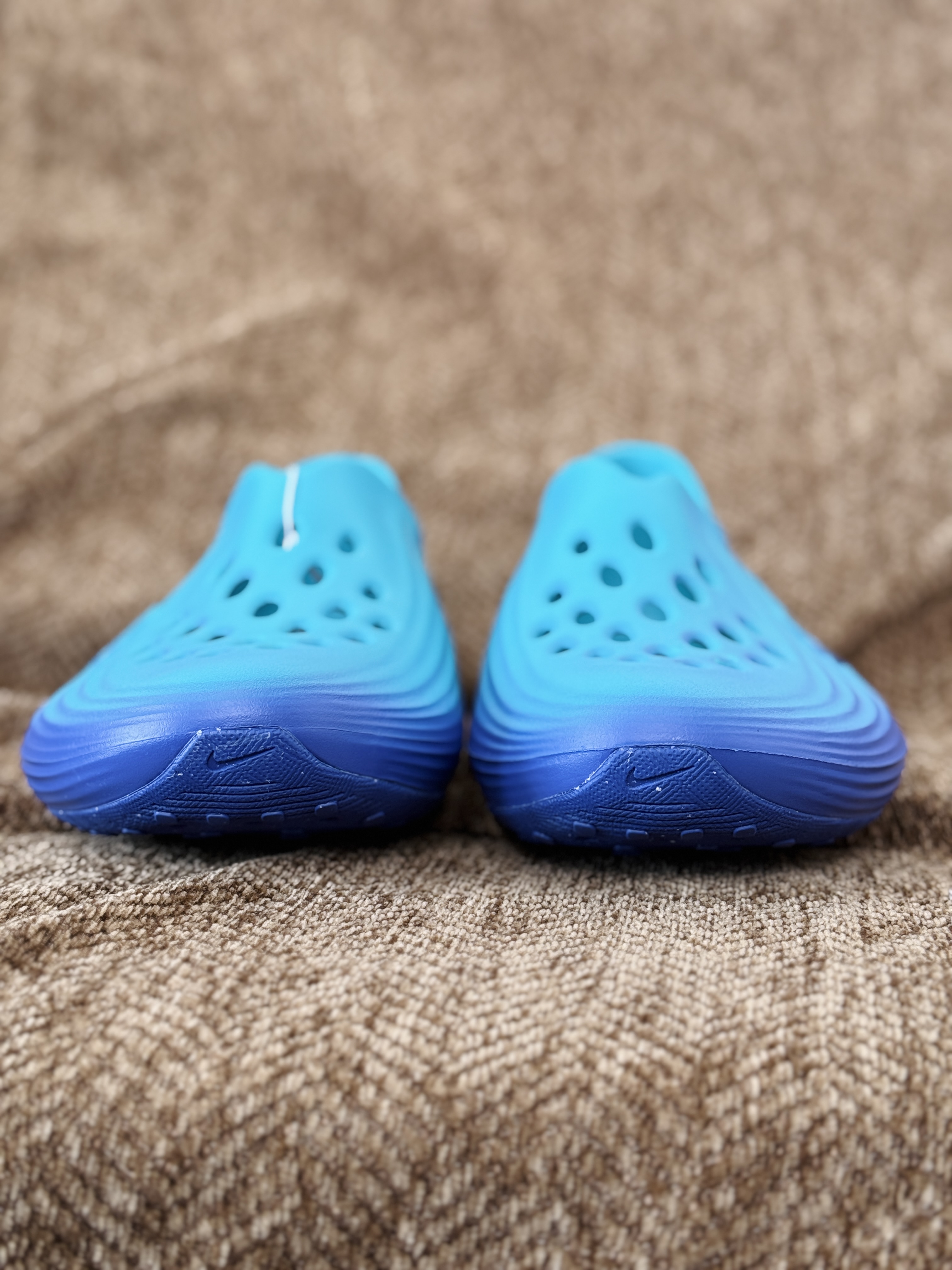 正确复合底 Nike Reactx Rejuven8 洞洞鞋 简约舒适  室外拖鞋 男女同款 蓝紫  HV5062-301