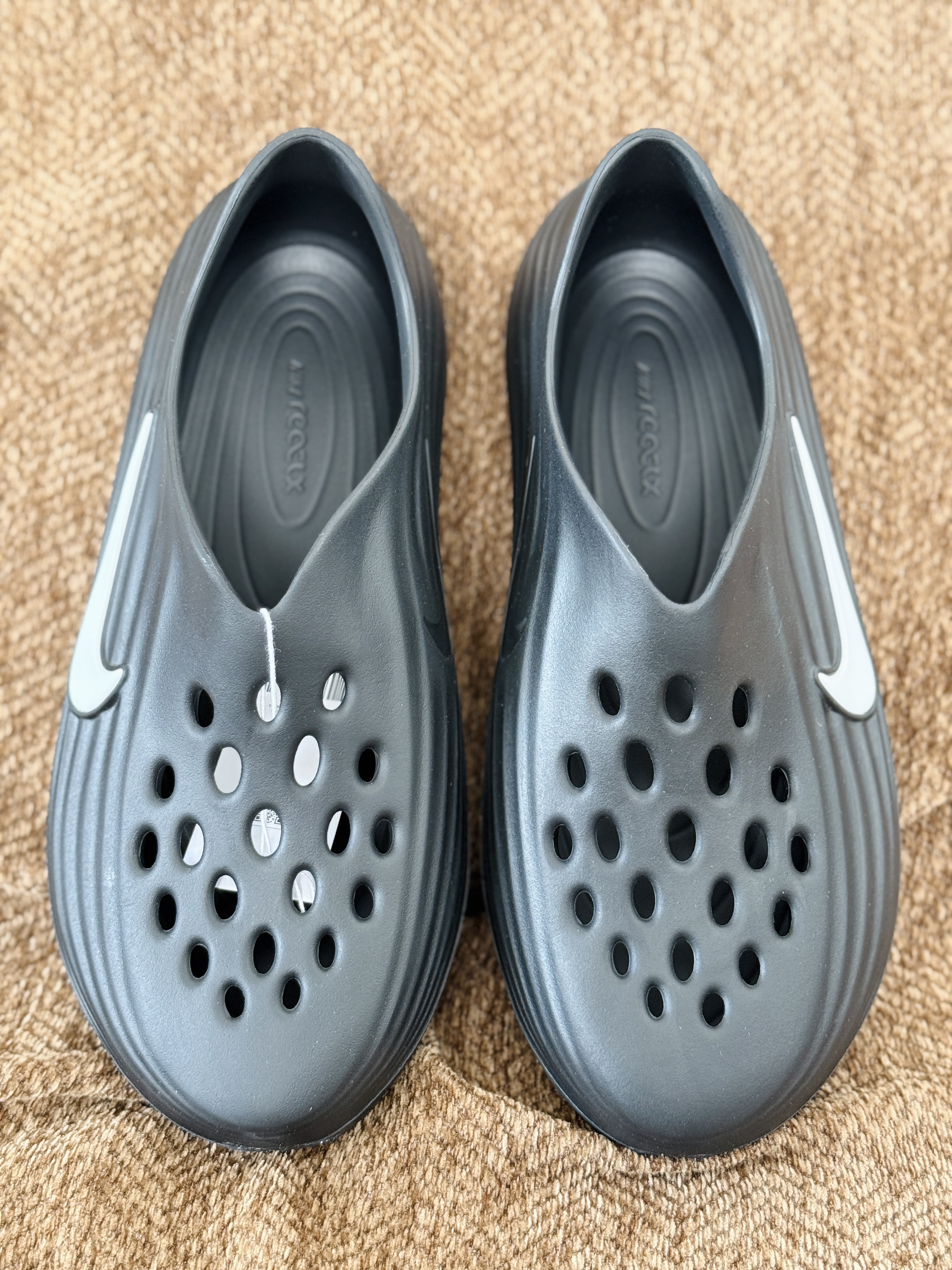 正确复合底 Nike Reactx Rejuven8 洞洞鞋 简约舒适  室外拖鞋 男女同款  黑白