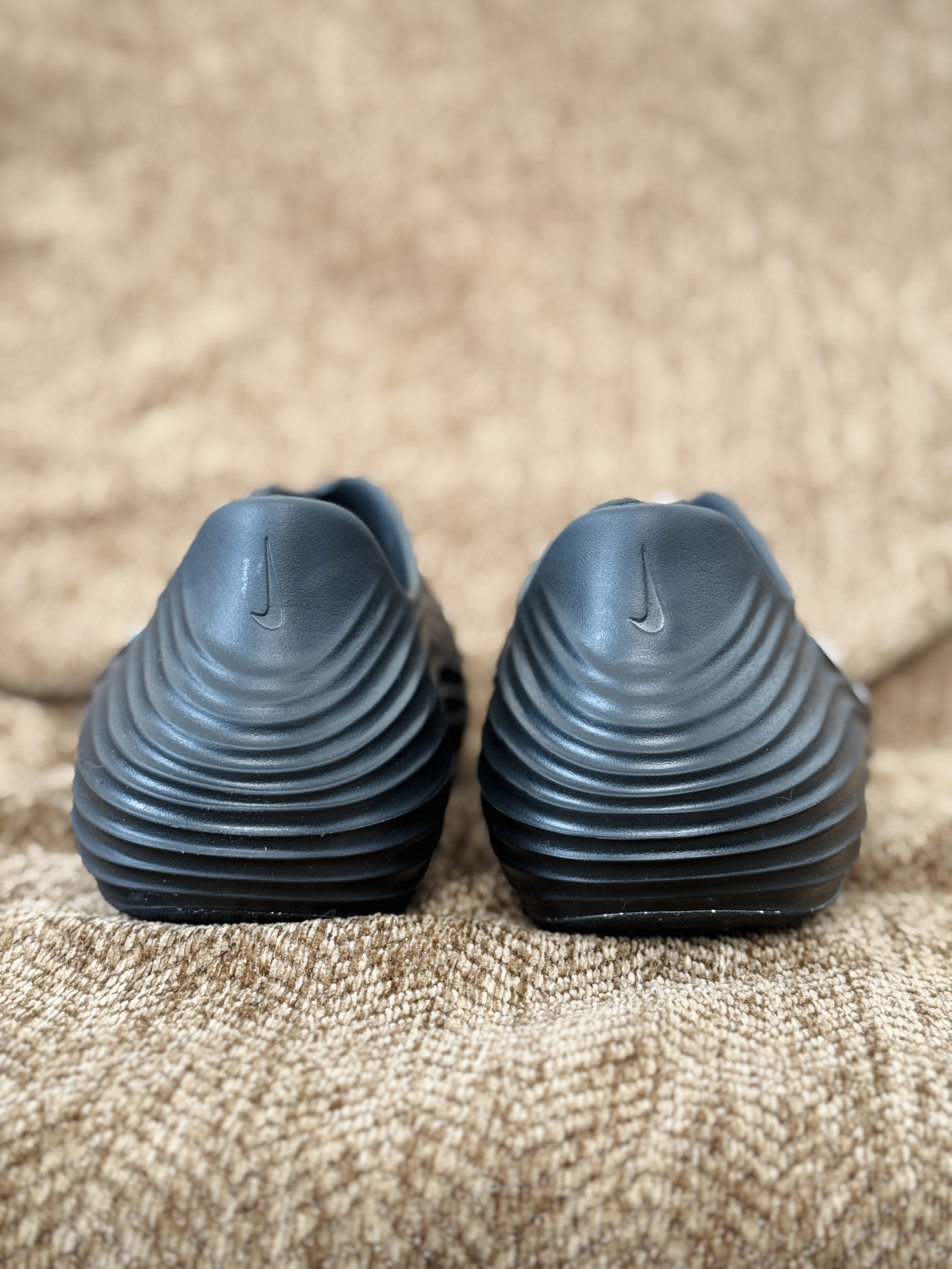 正确复合底 Nike Reactx Rejuven8 洞洞鞋 简约舒适  室外拖鞋 男女同款  黑白