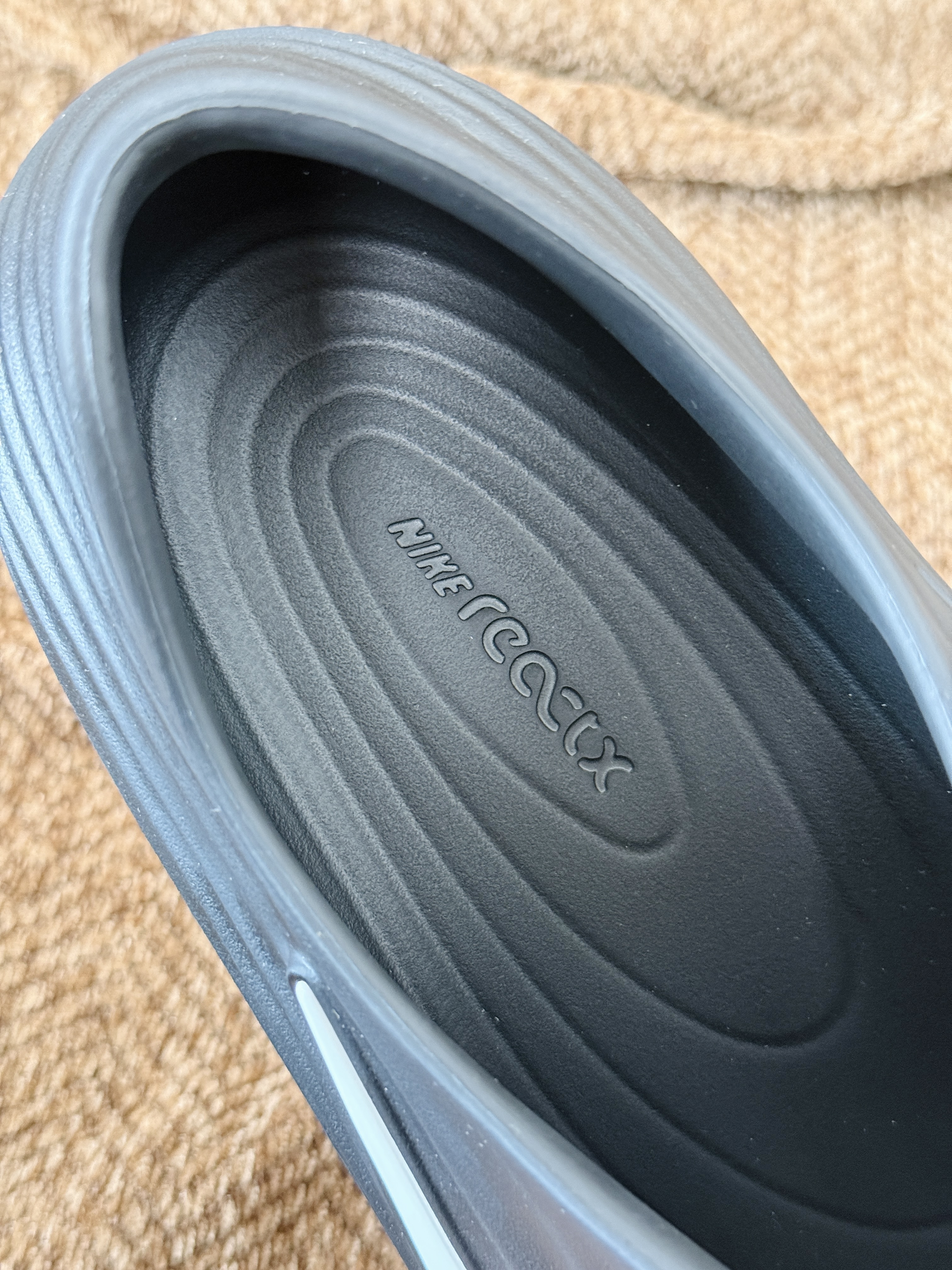 正确复合底 Nike Reactx Rejuven8 洞洞鞋 简约舒适  室外拖鞋 男女同款  黑白