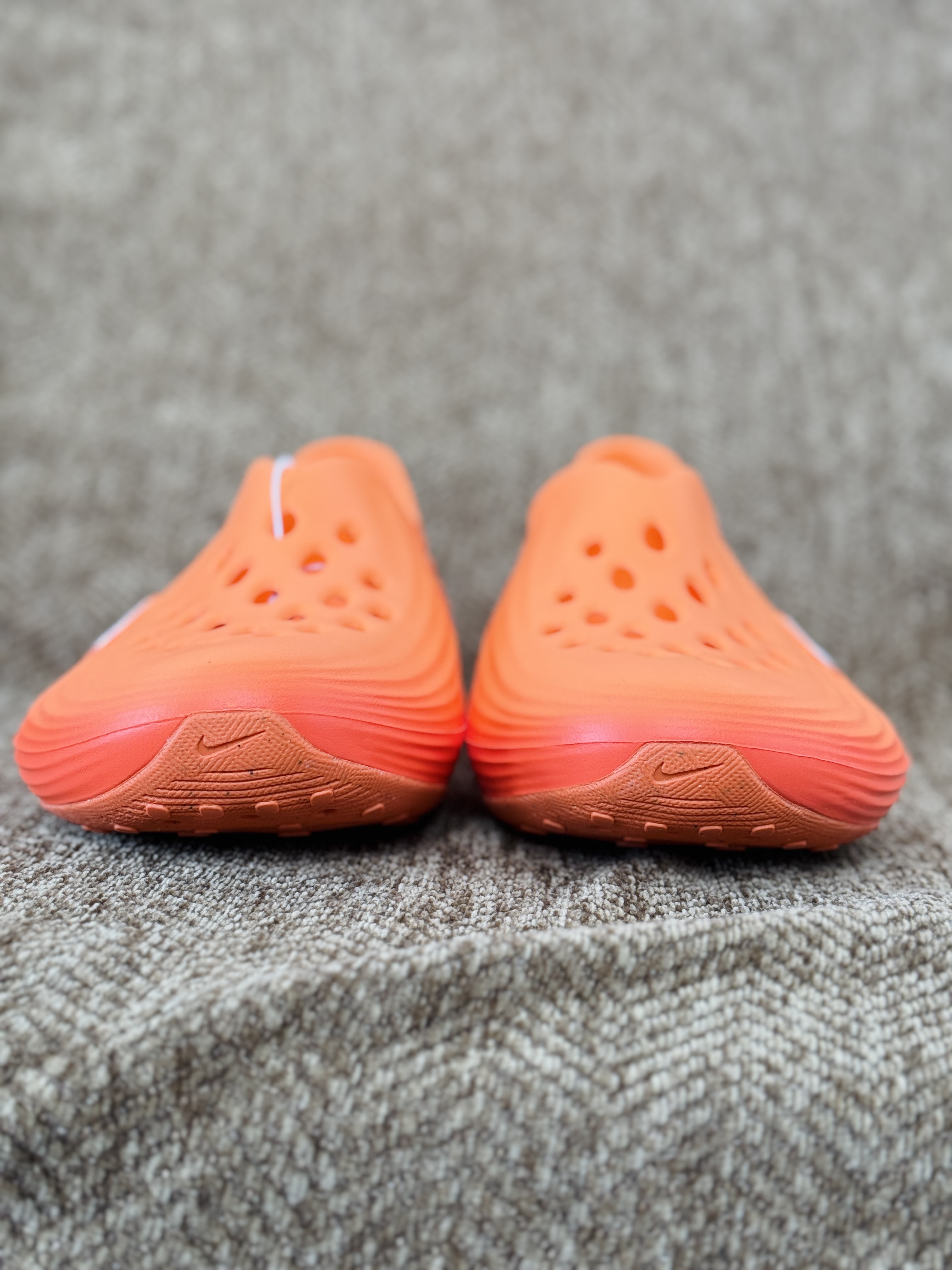 正确复合底 Nike Reactx Rejuven8 洞洞鞋 简约舒适  室外拖鞋 男女同款 橙色  HV5060-800