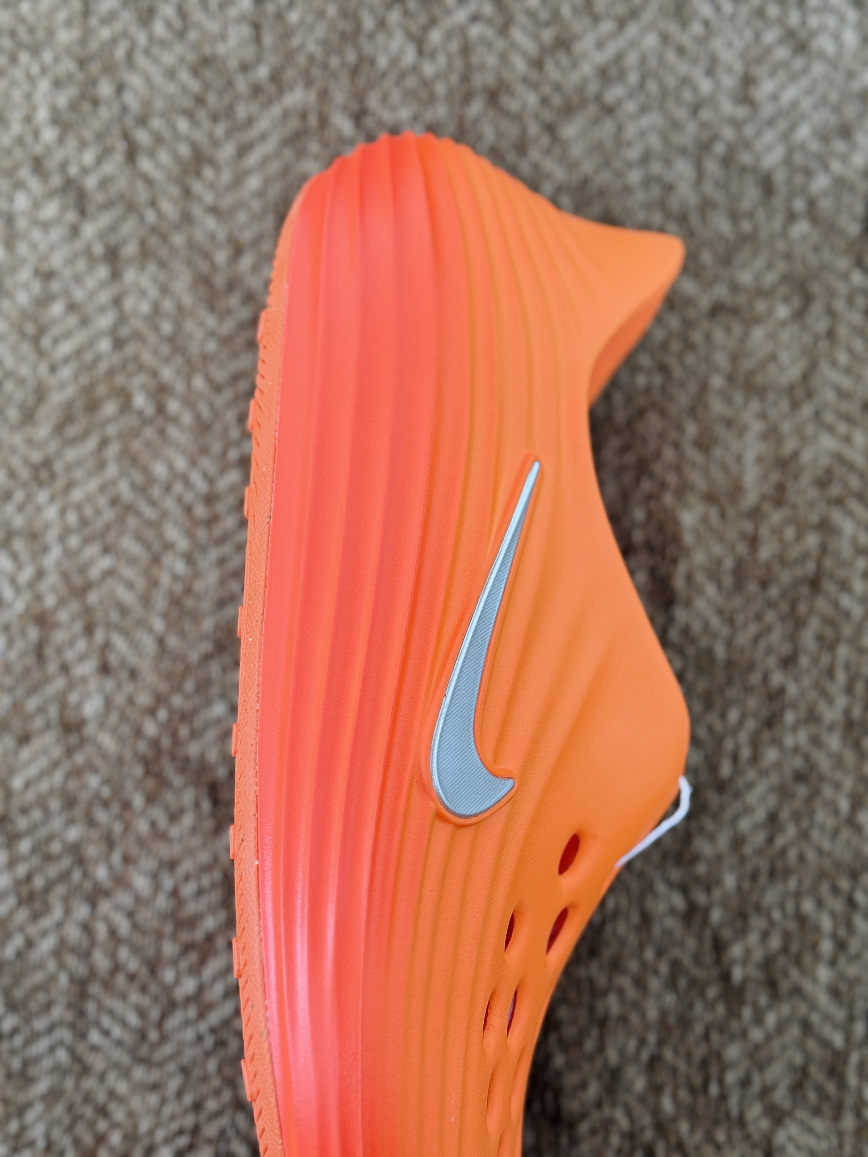 正确复合底 Nike Reactx Rejuven8 洞洞鞋 简约舒适  室外拖鞋 男女同款 橙色  HV5060-800