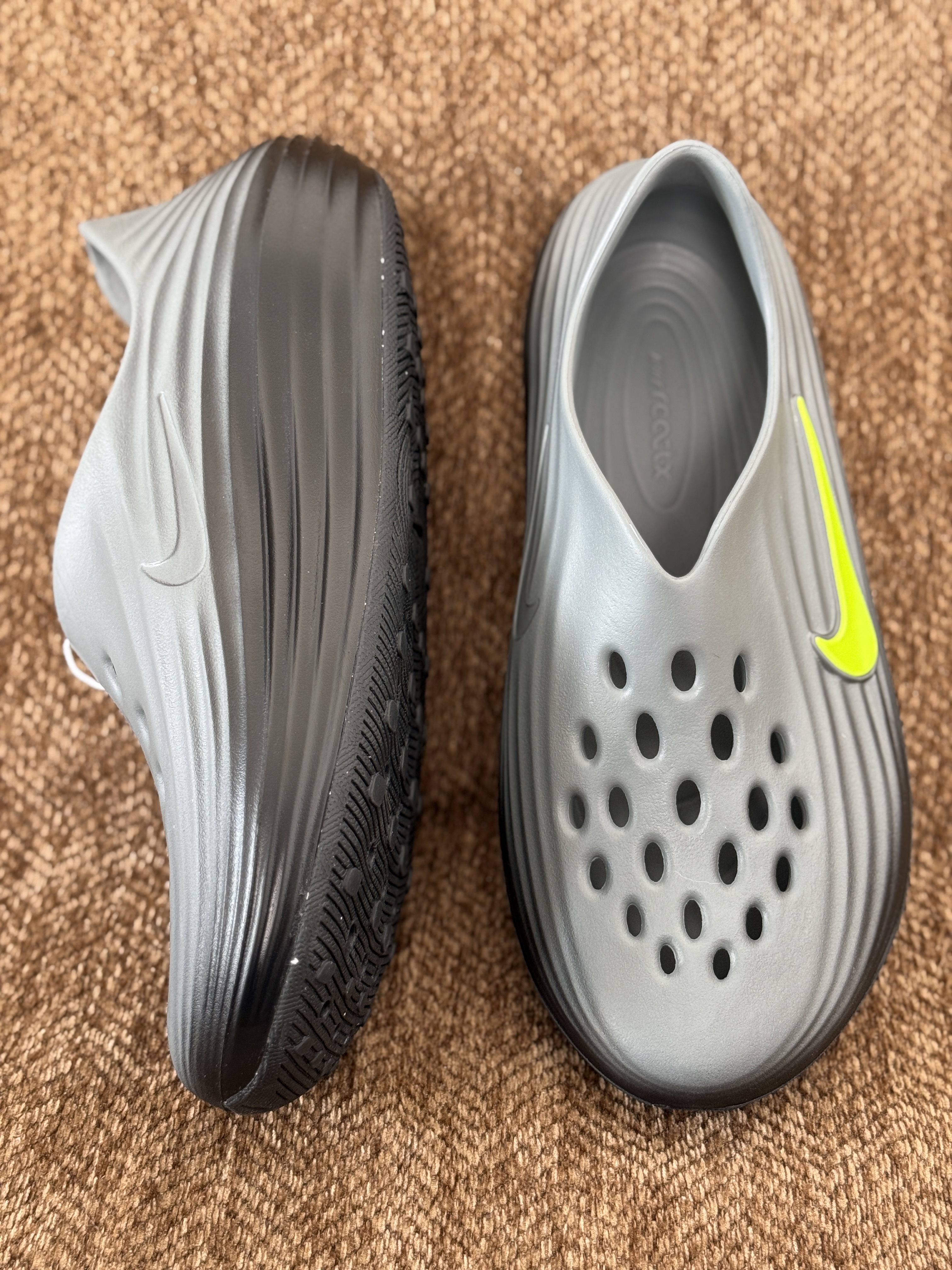 正确复合底 Nike Reactx Rejuven8 洞洞鞋 简约舒适  室外拖鞋 男女同款  黑绿 HV5060-003