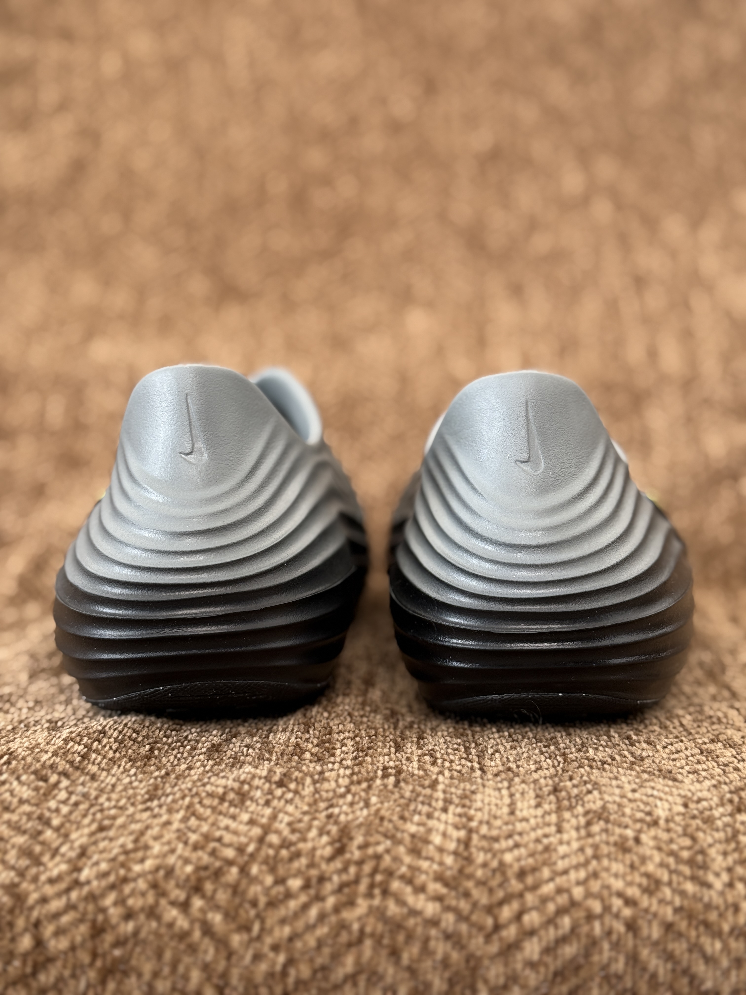 正确复合底 Nike Reactx Rejuven8 洞洞鞋 简约舒适  室外拖鞋 男女同款  黑绿 HV5060-003