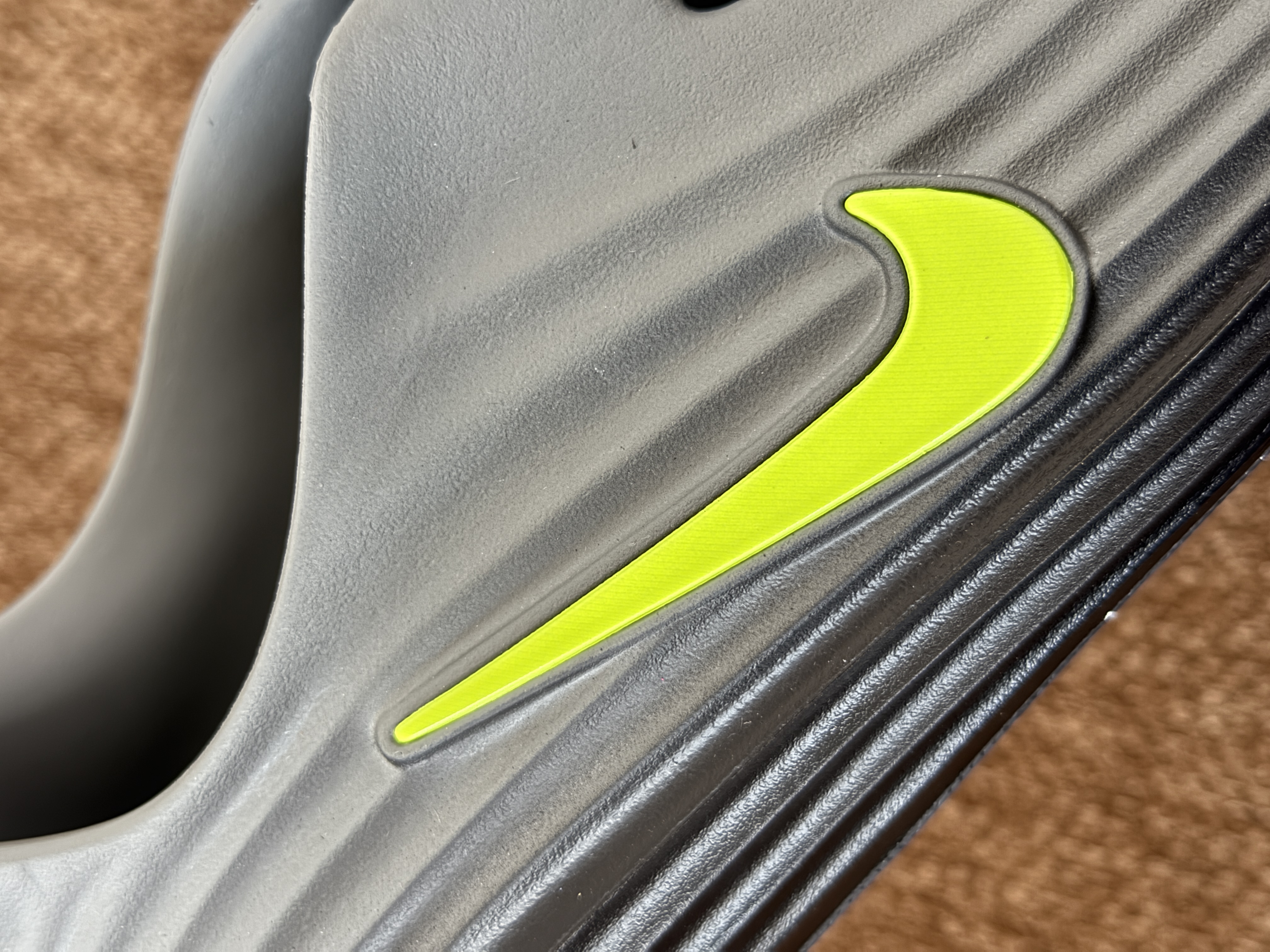 正确复合底 Nike Reactx Rejuven8 洞洞鞋 简约舒适  室外拖鞋 男女同款  黑绿 HV5060-003