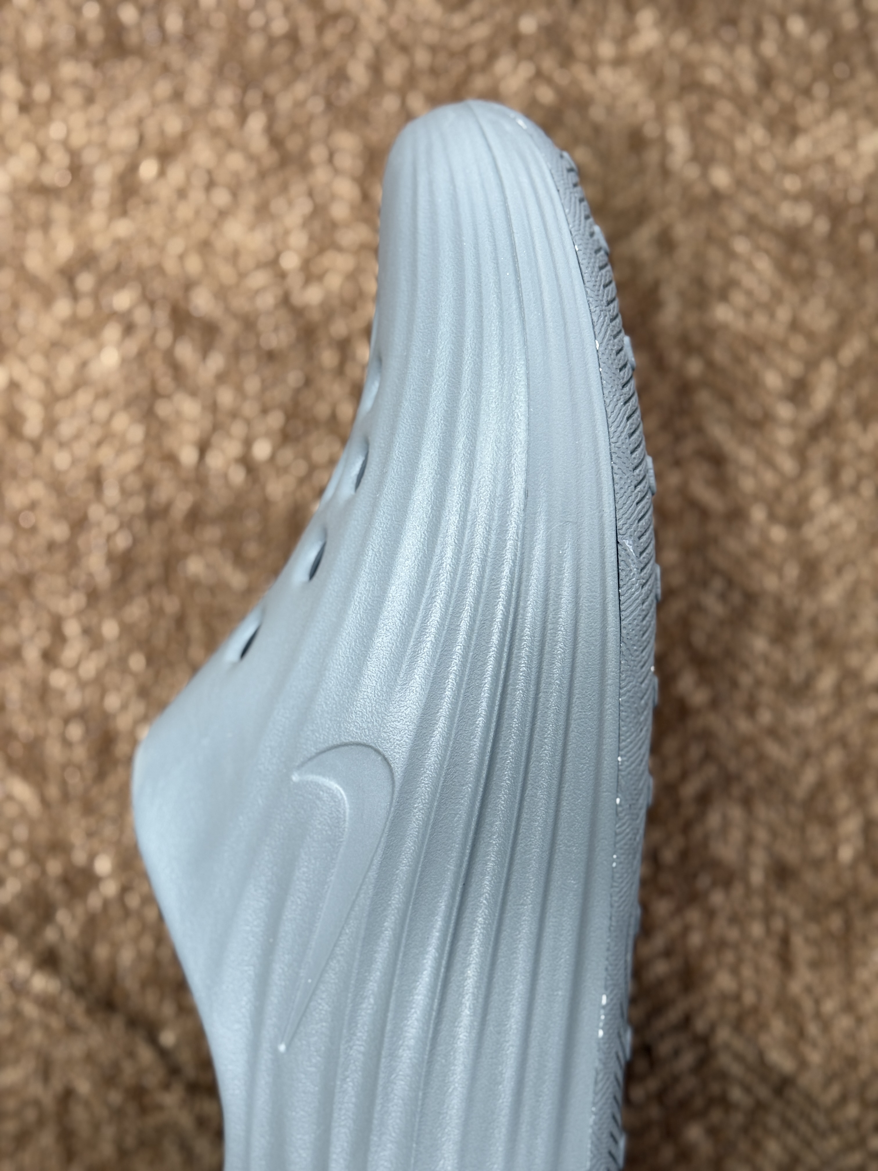 正确复合底 Nike Reactx Rejuven8 洞洞鞋 简约舒适  室外拖鞋 男女同款  烟灰  HV5060-002