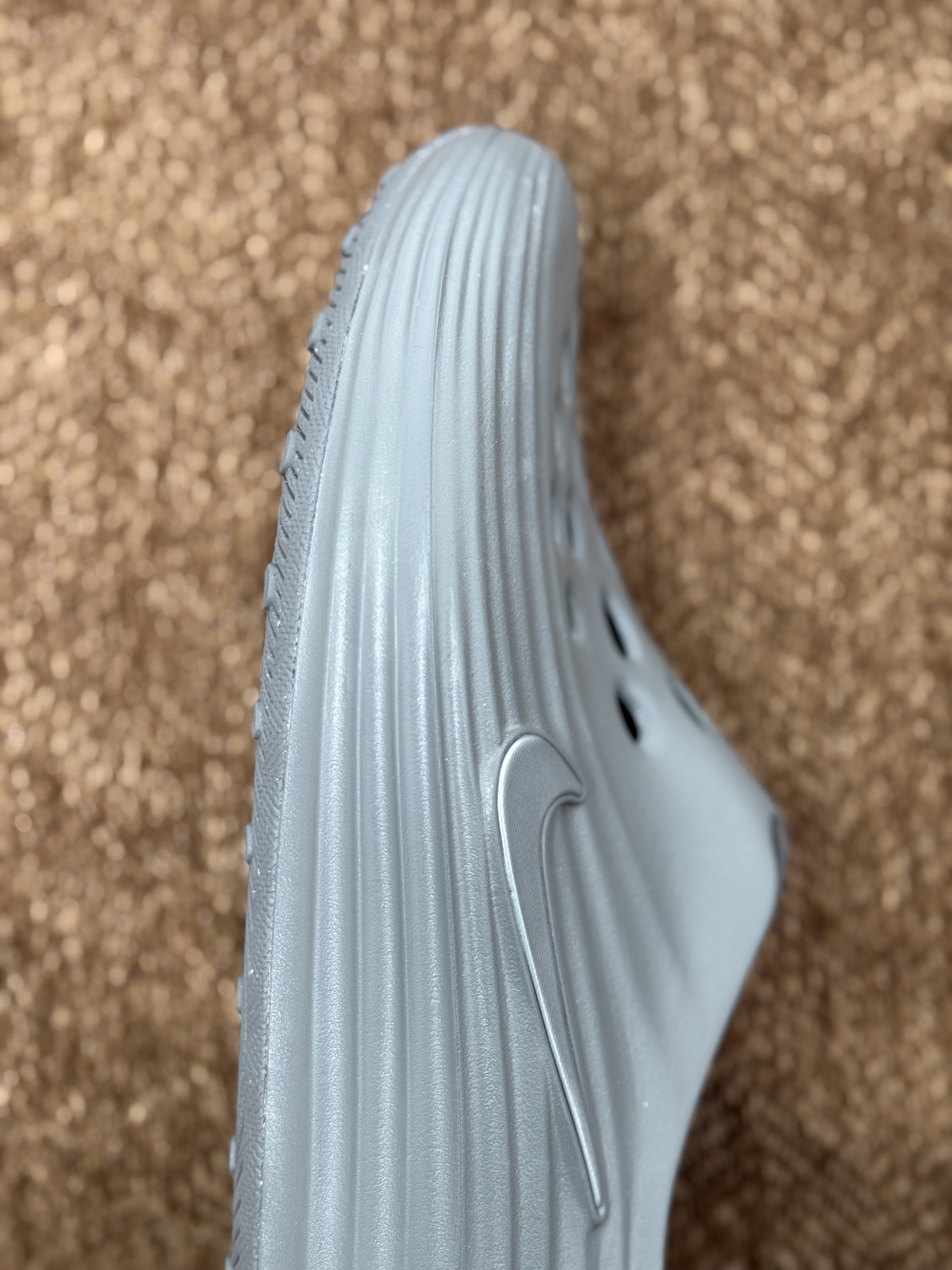 正确复合底 Nike Reactx Rejuven8 洞洞鞋 简约舒适  室外拖鞋 男女同款  烟灰  HV5060-002