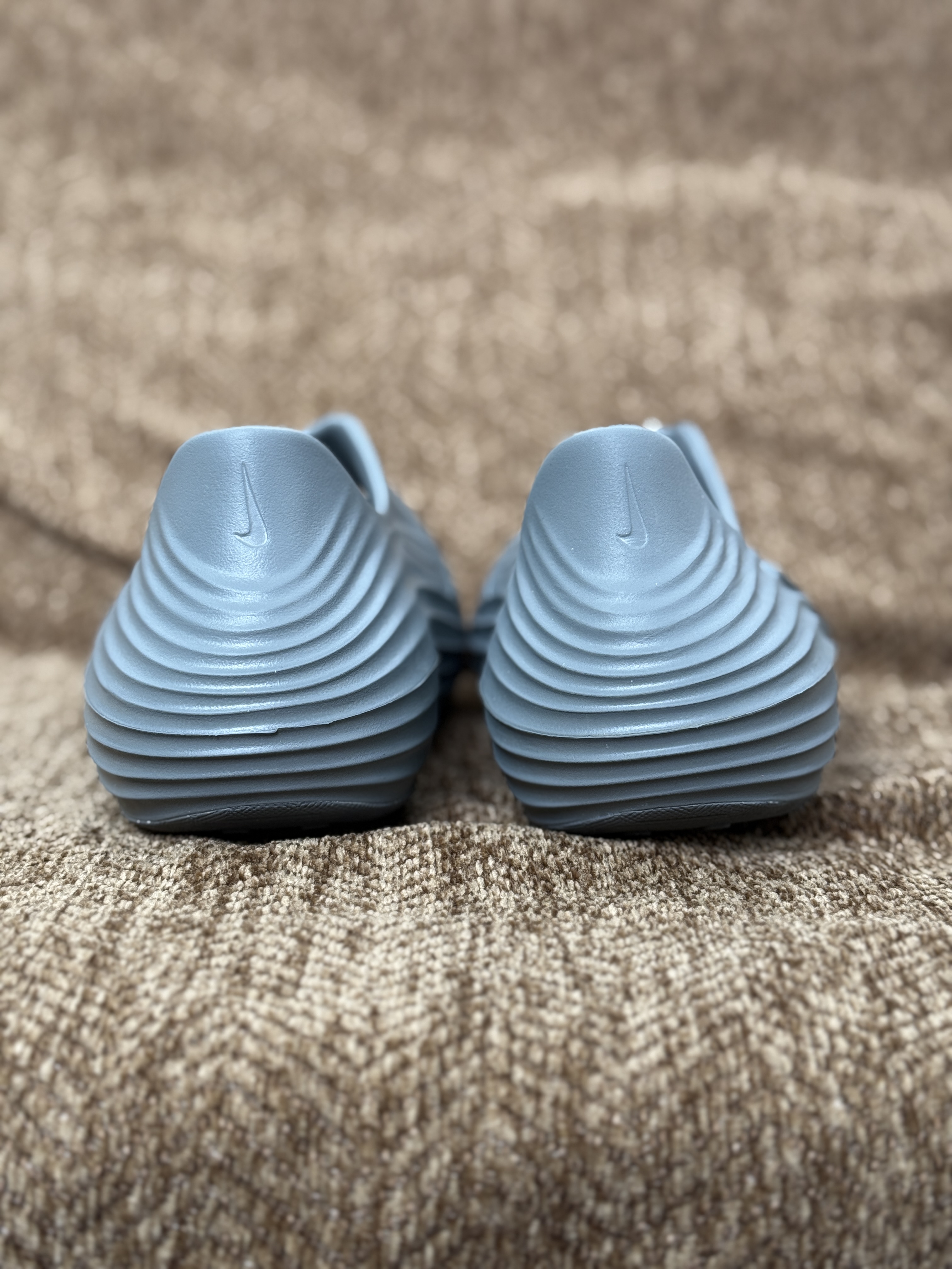 正确复合底 Nike Reactx Rejuven8 洞洞鞋 简约舒适  室外拖鞋 男女同款  烟灰  HV5060-002